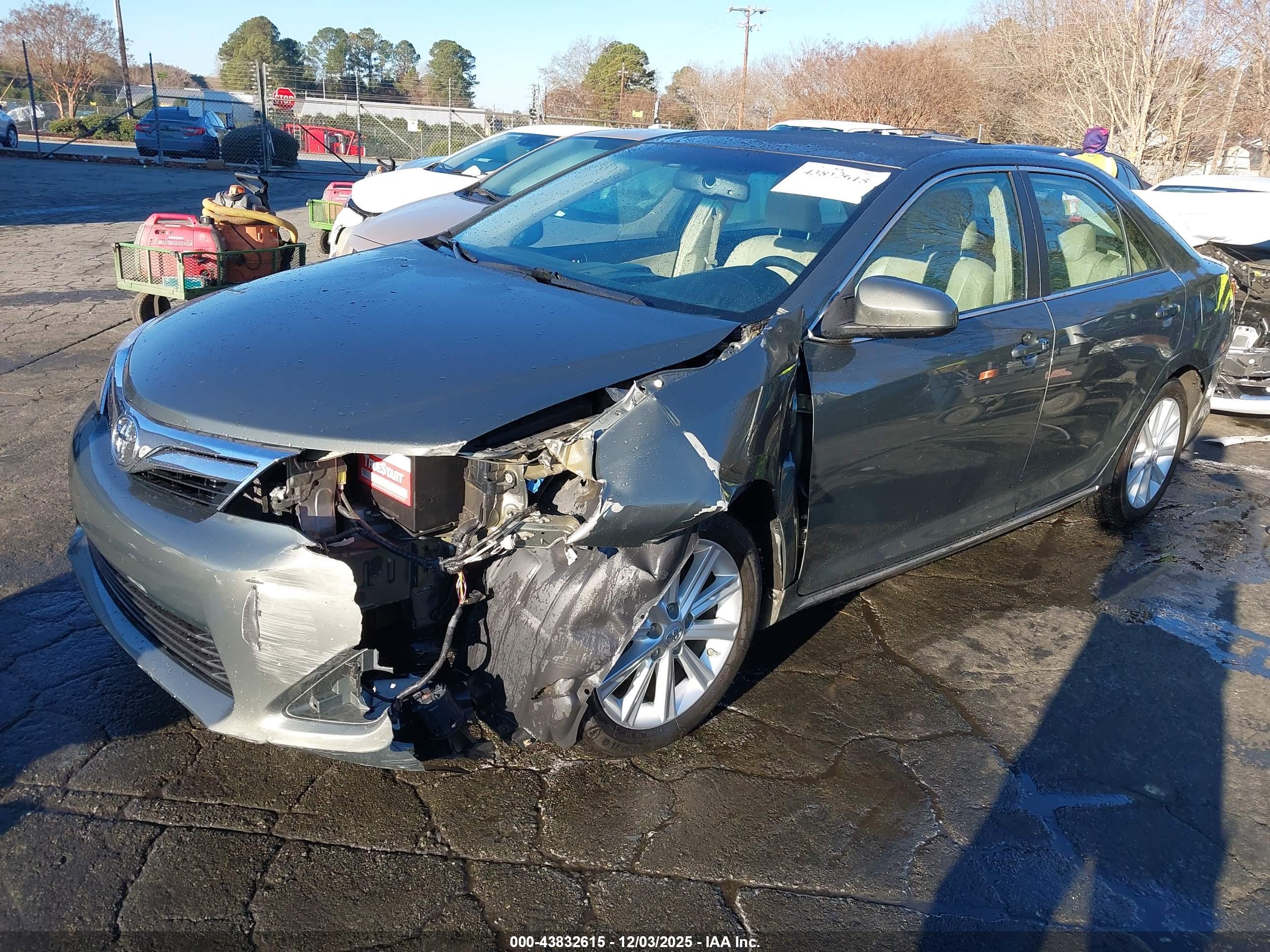 TOYOTA CAMRY image 2