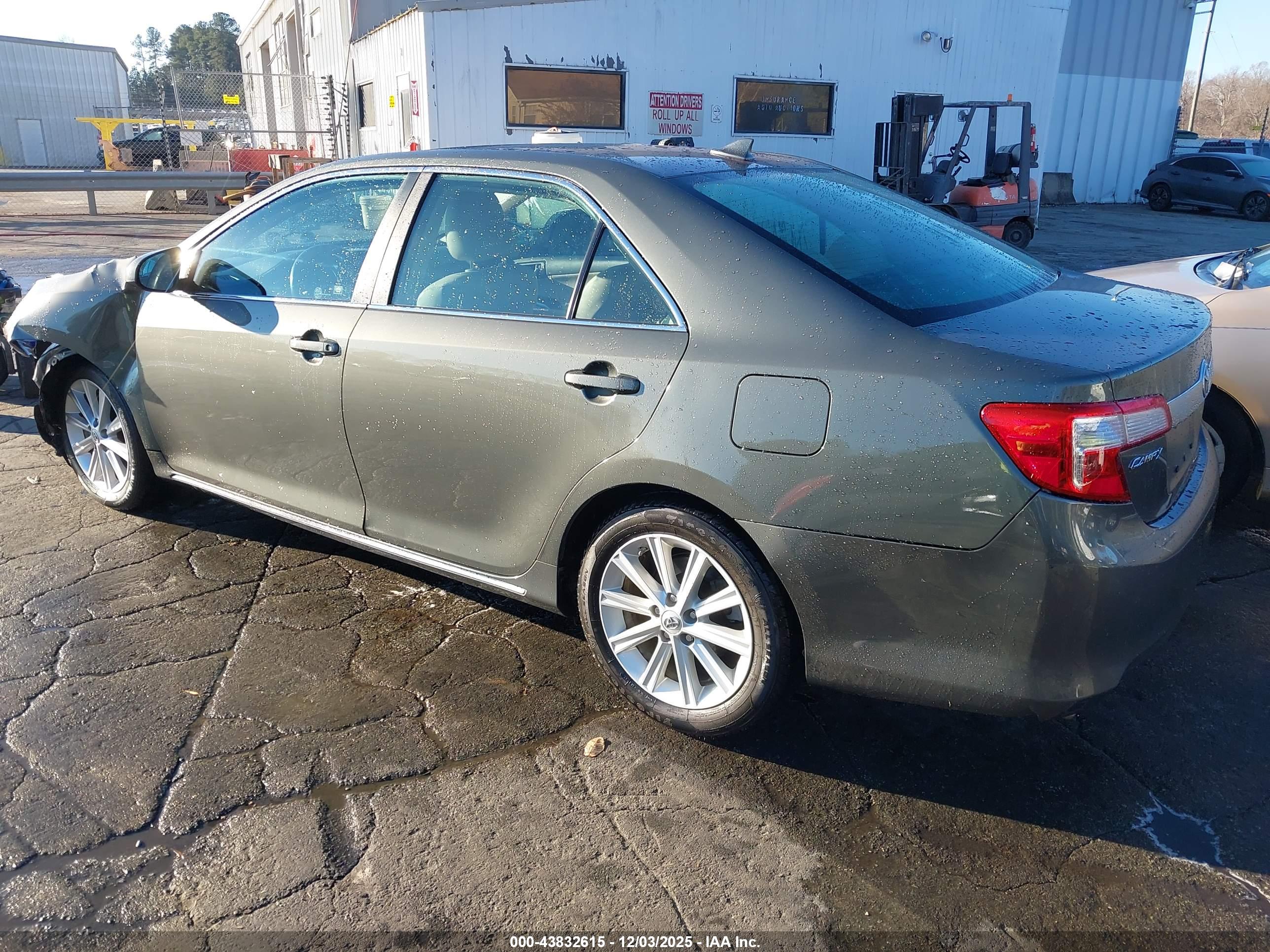 TOYOTA CAMRY image 3