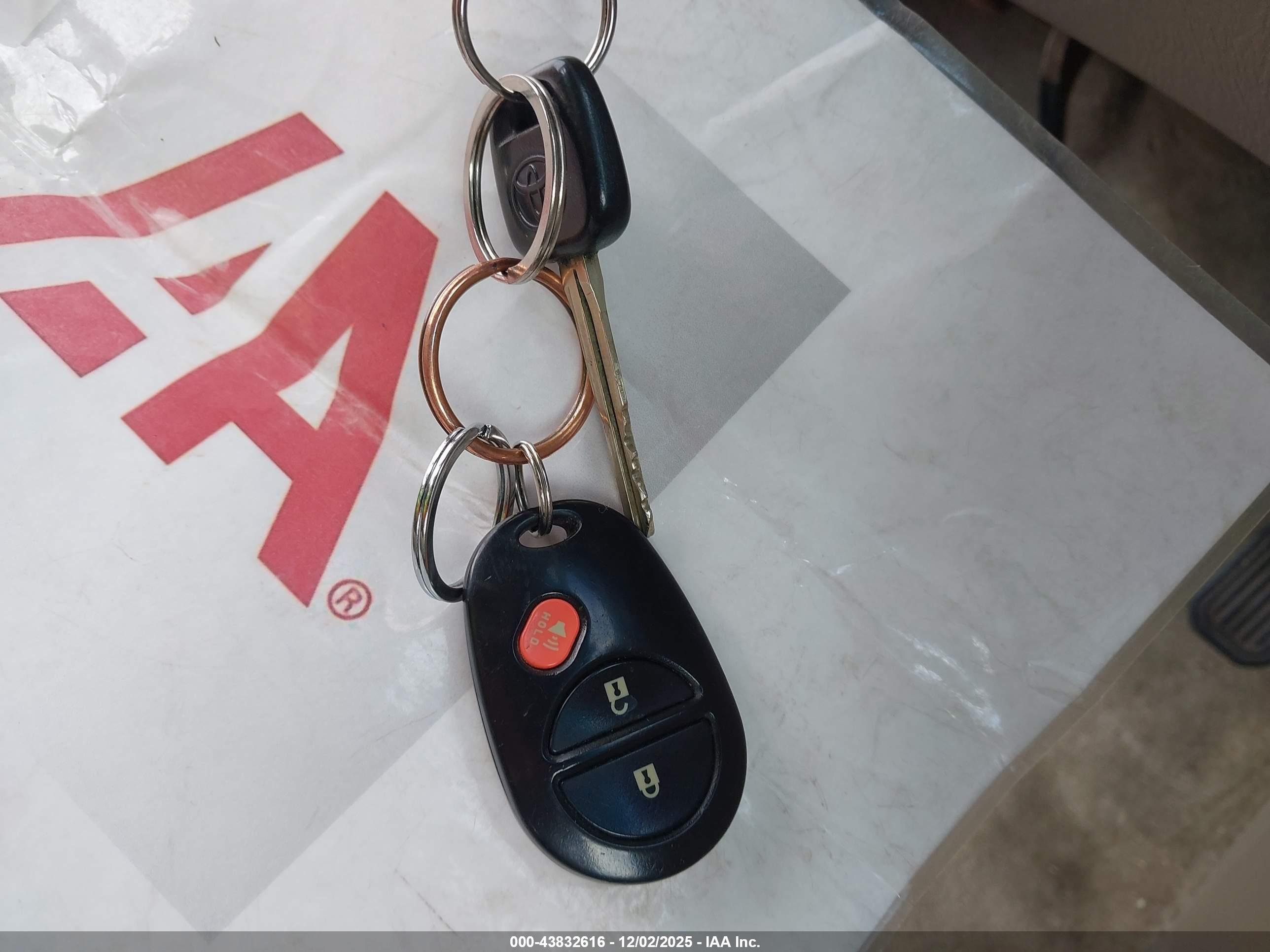 TOYOTA SIENNA image 11