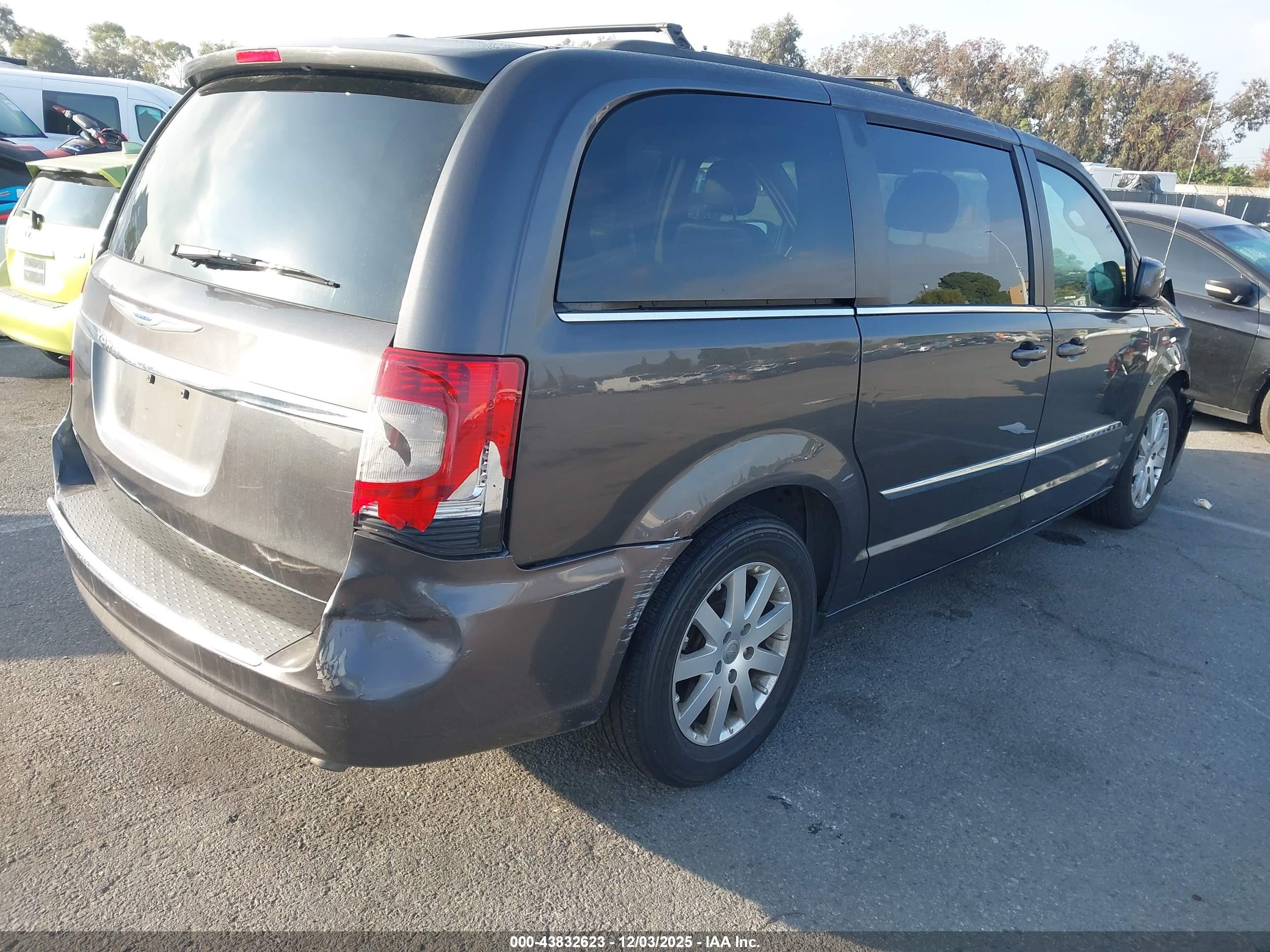CHRYSLER TOWN image 4