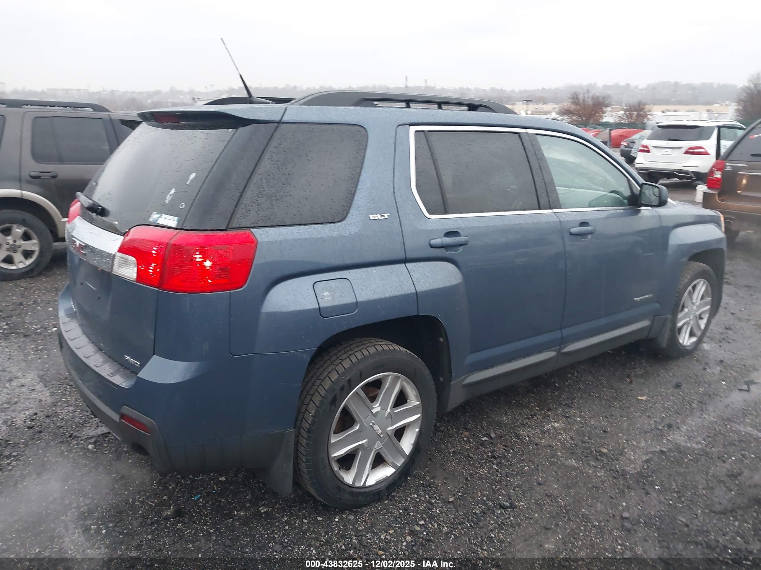 GMC TERRAIN image 4