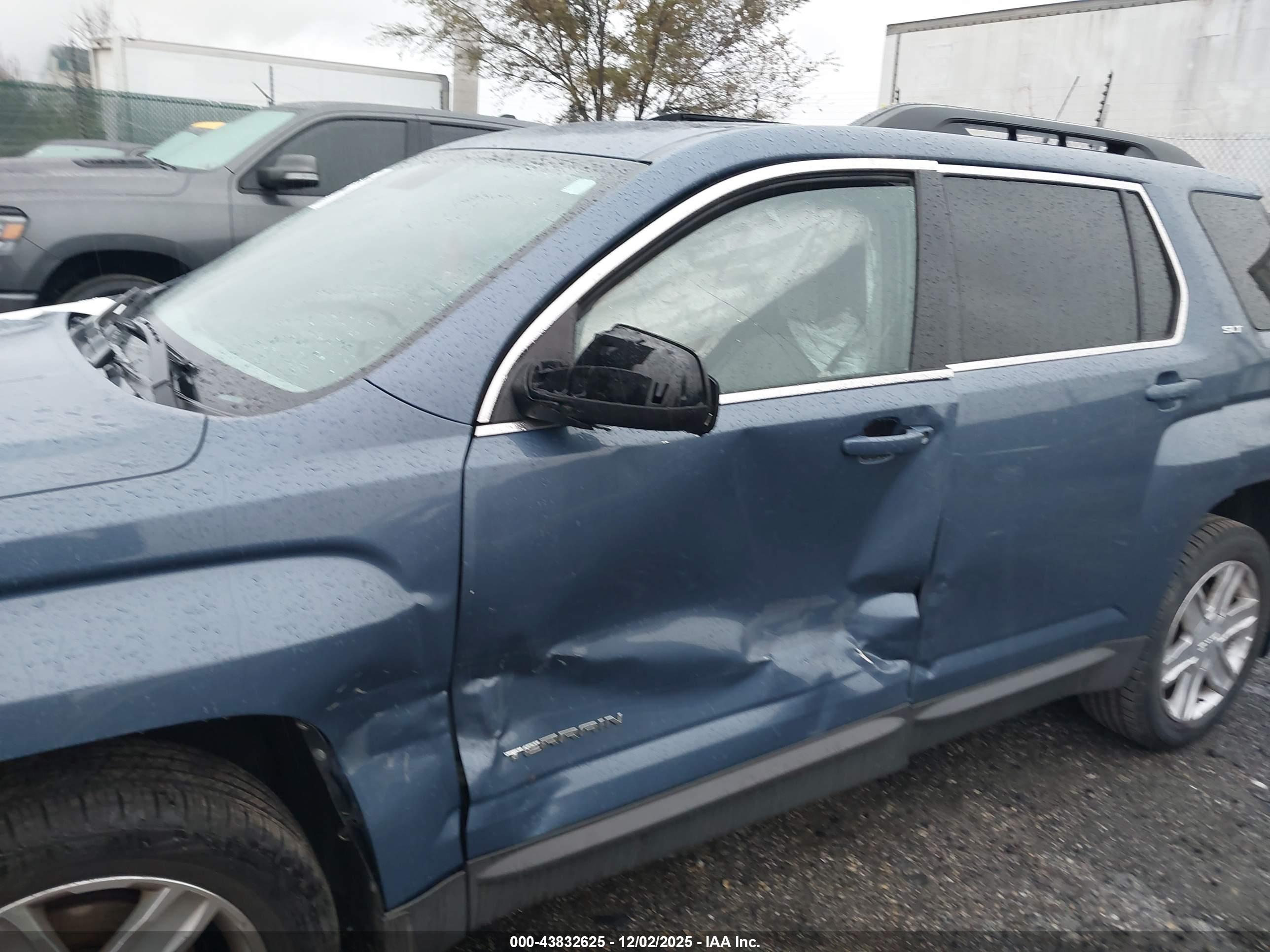 GMC TERRAIN image 6