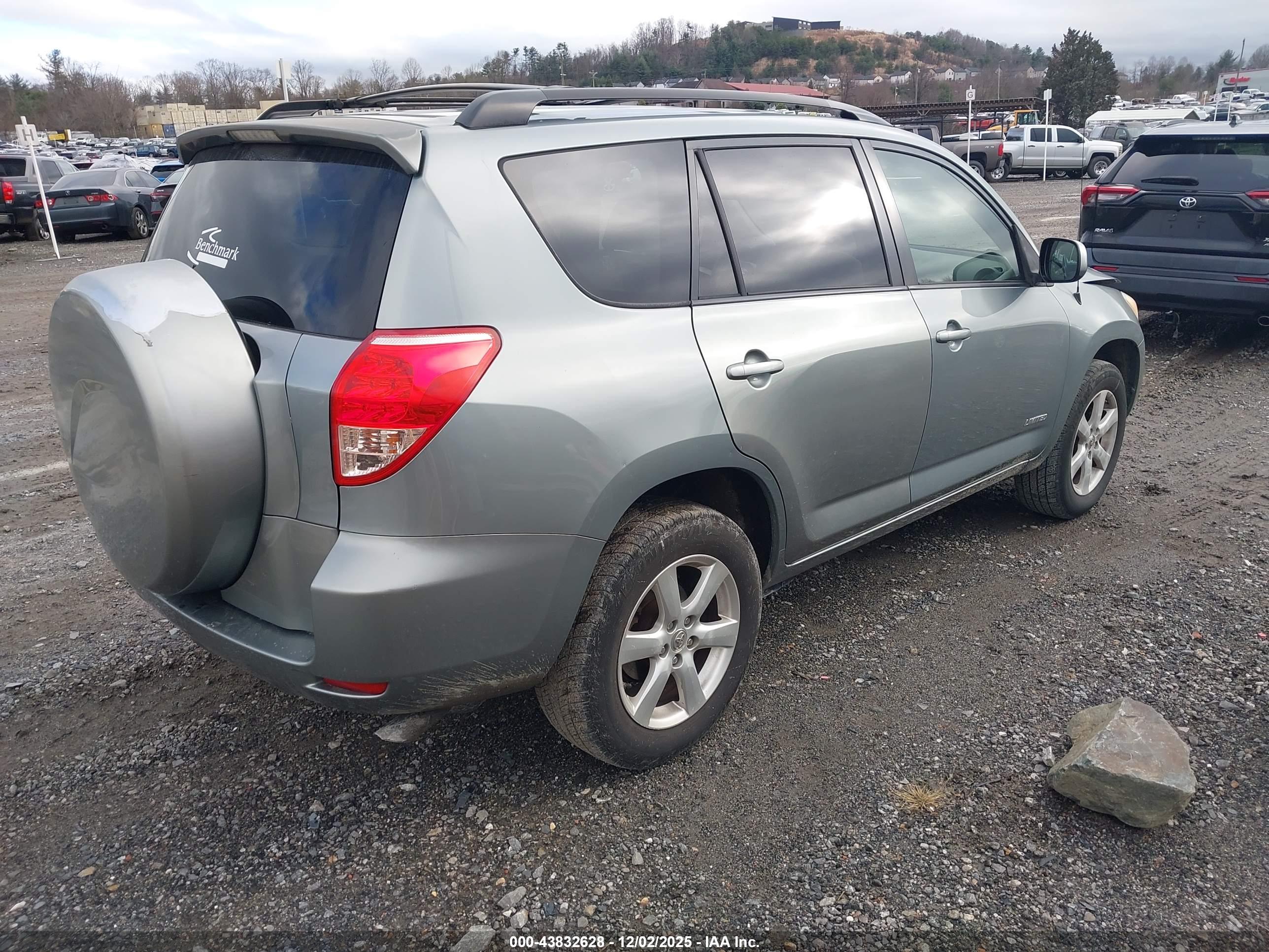 TOYOTA RAV4 image 4