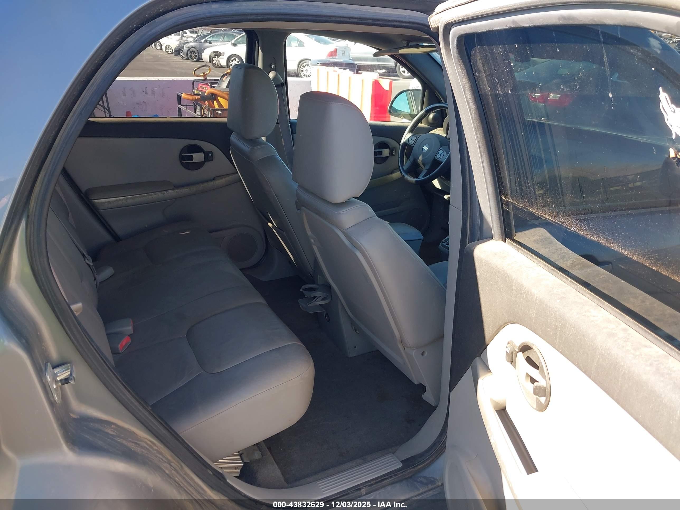 CHEVROLET EQUINOX image 8
