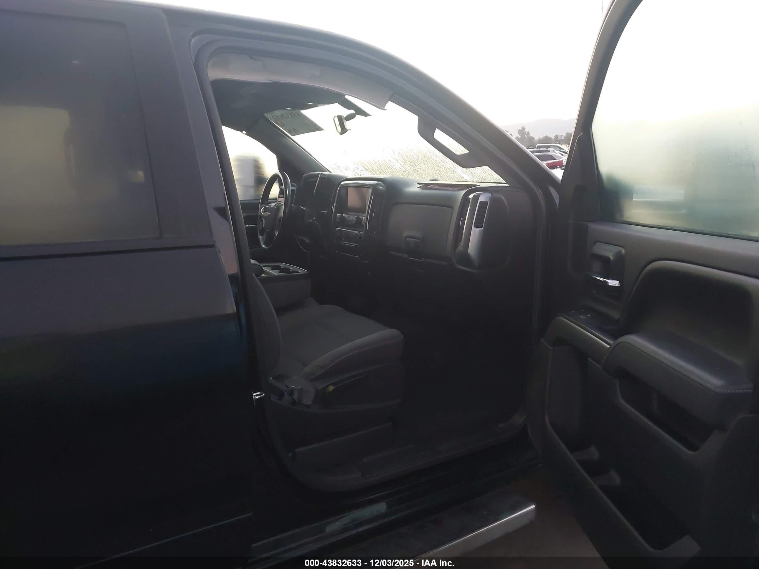 CHEVROLET SILVERADO image 5