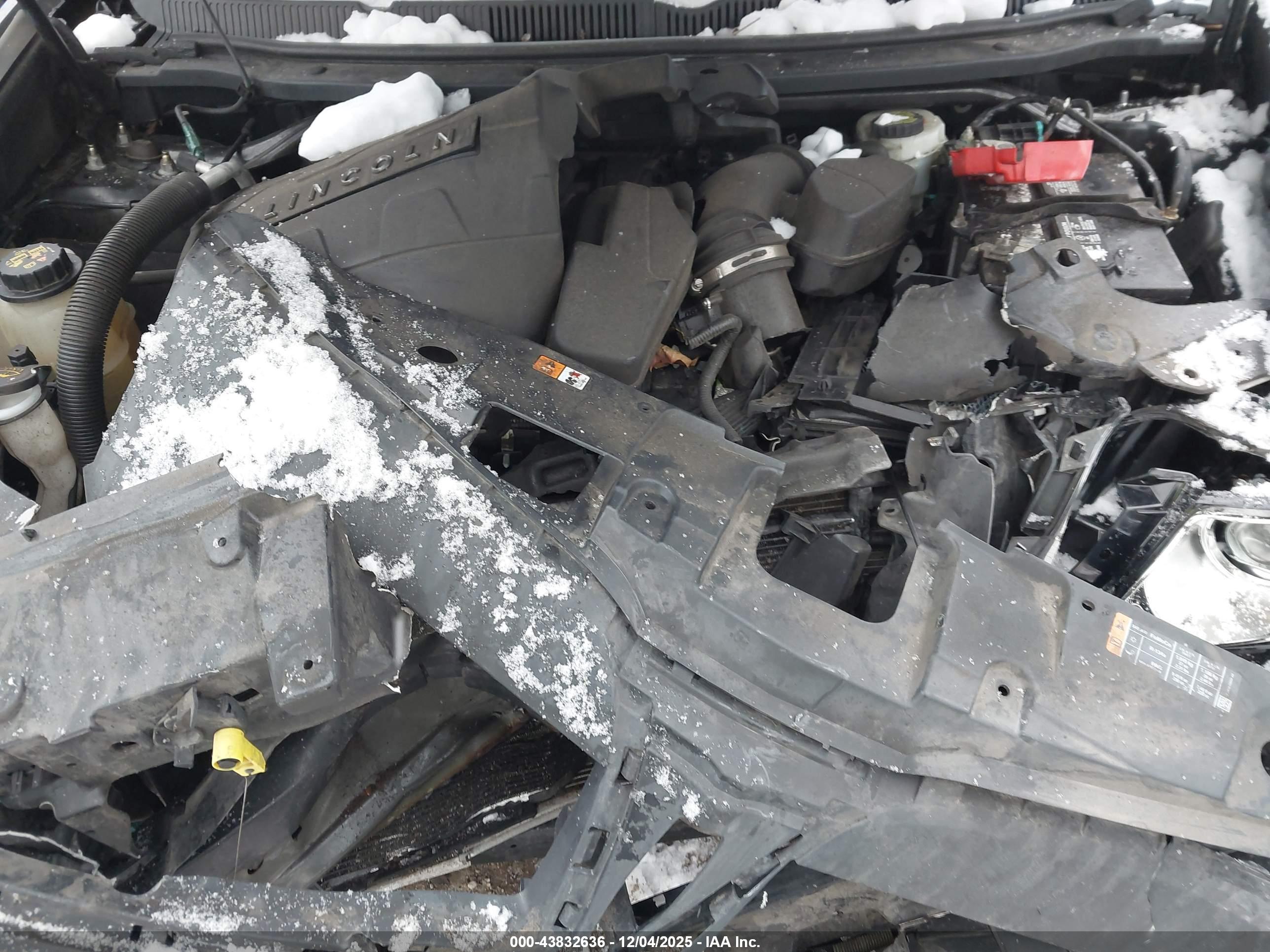 LINCOLN MKT image 10
