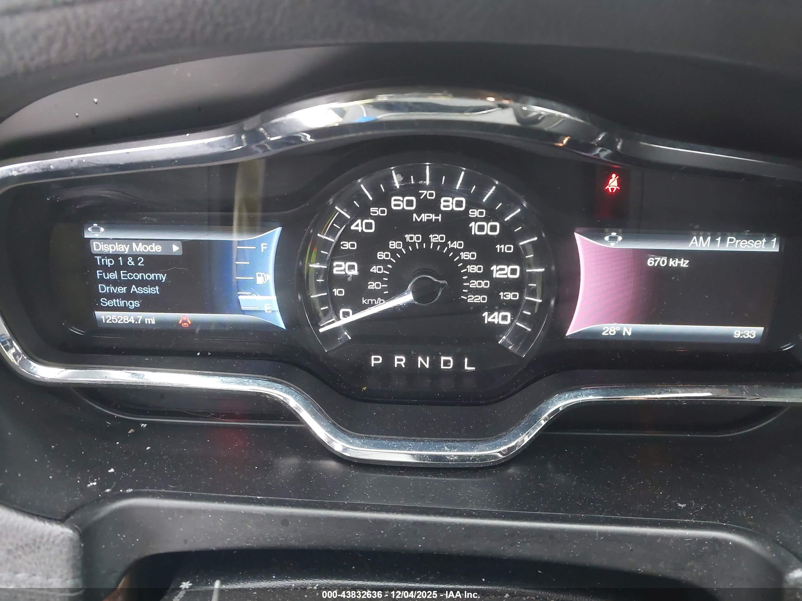 LINCOLN MKT image 7