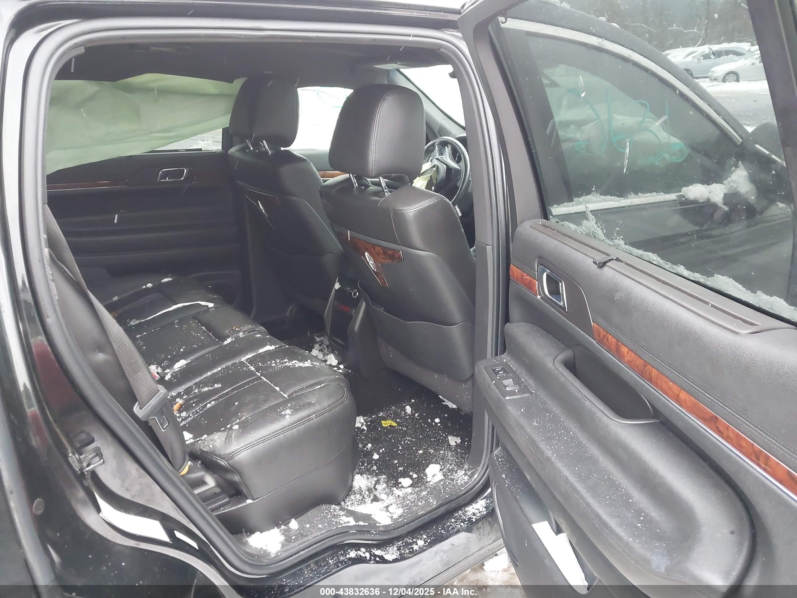LINCOLN MKT image 8