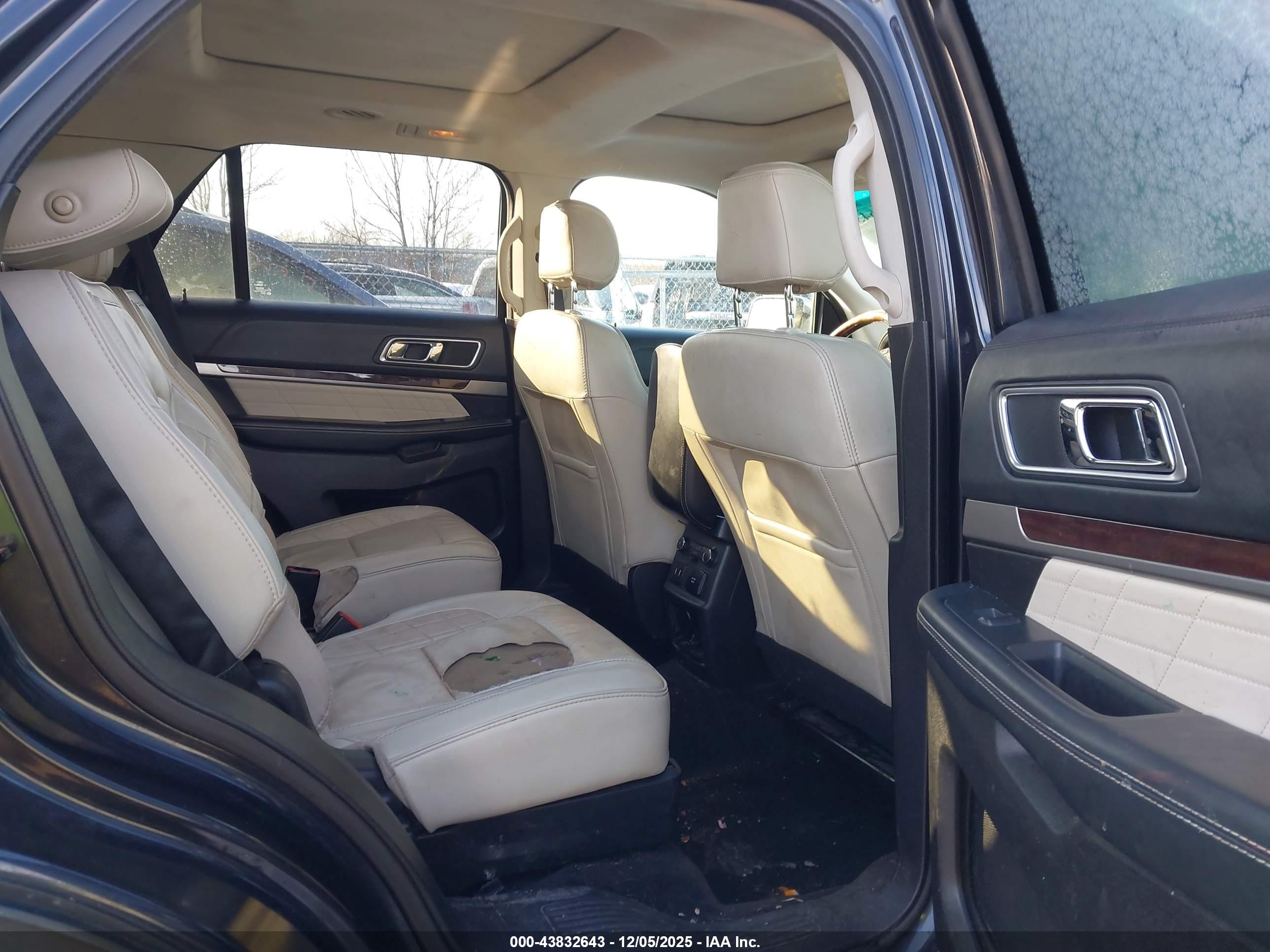 FORD EXPLORER image 8