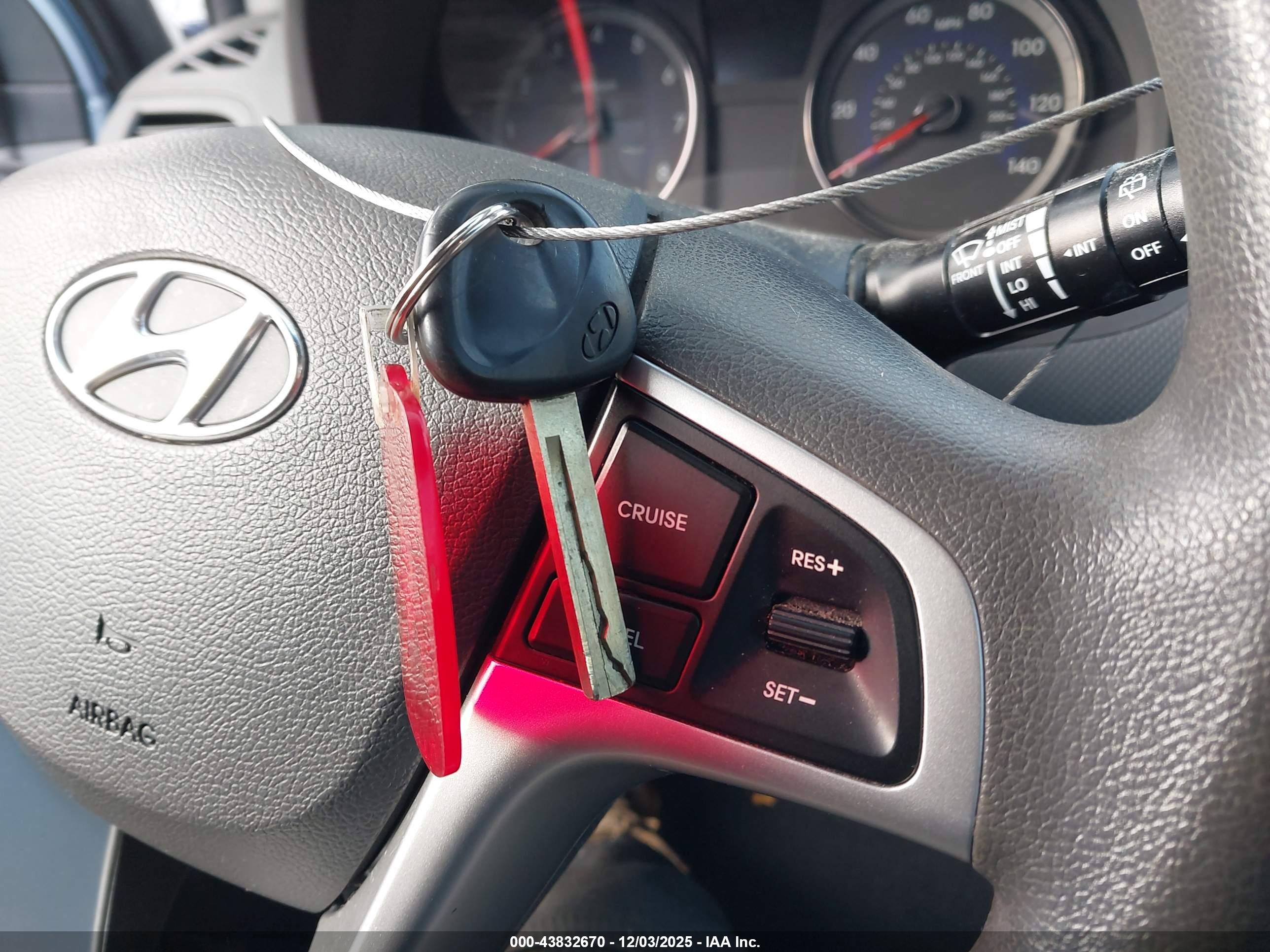 HYUNDAI ACCENT image 11