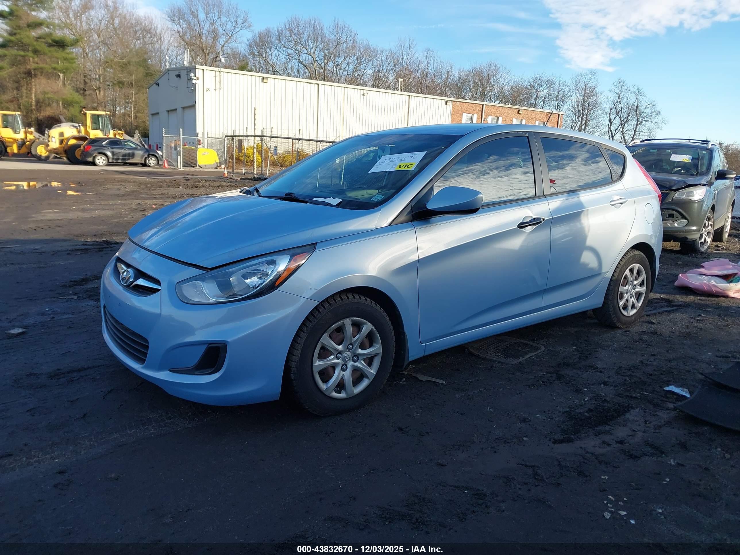 HYUNDAI ACCENT image 2