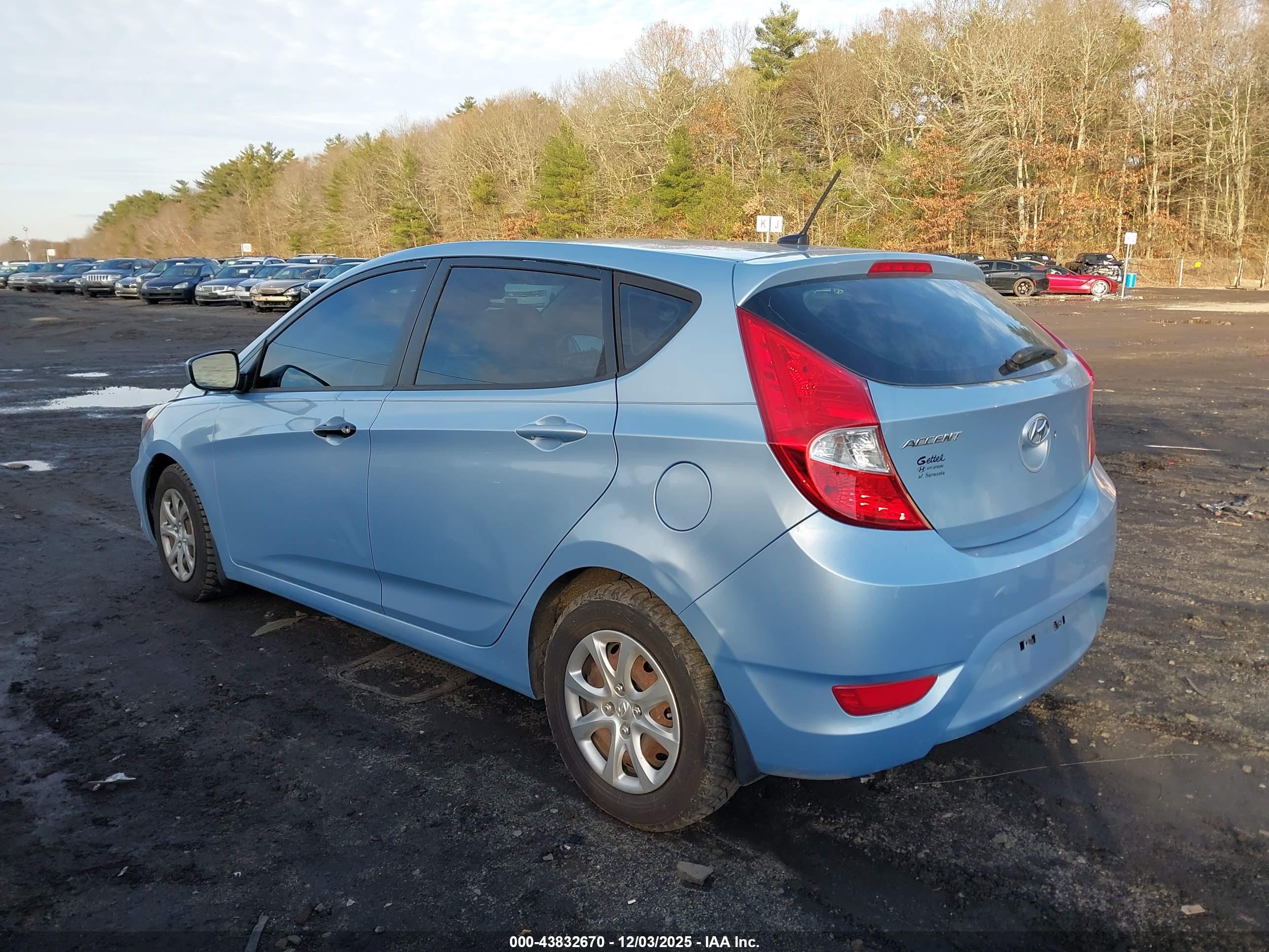 HYUNDAI ACCENT image 3
