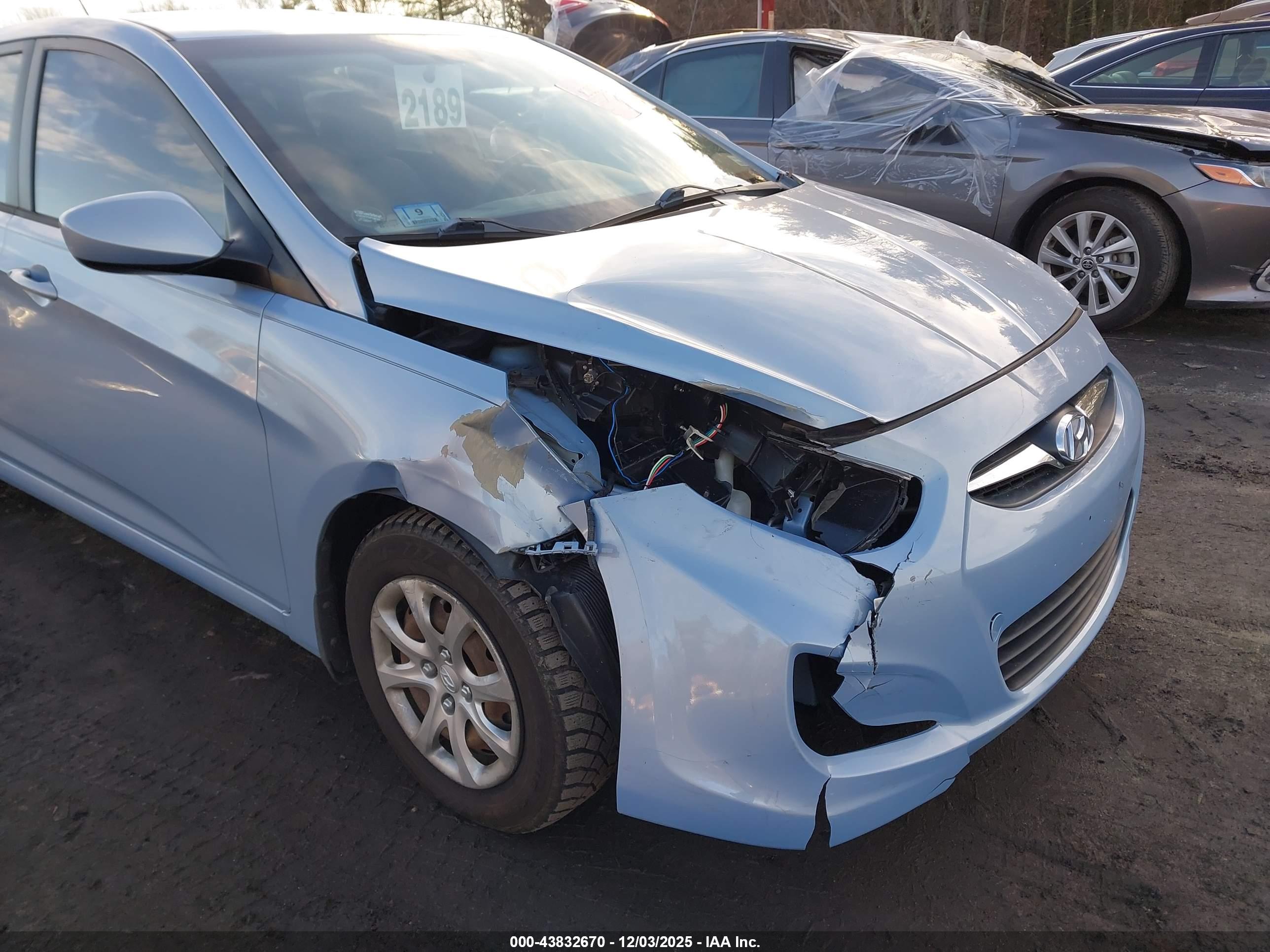 HYUNDAI ACCENT image 6