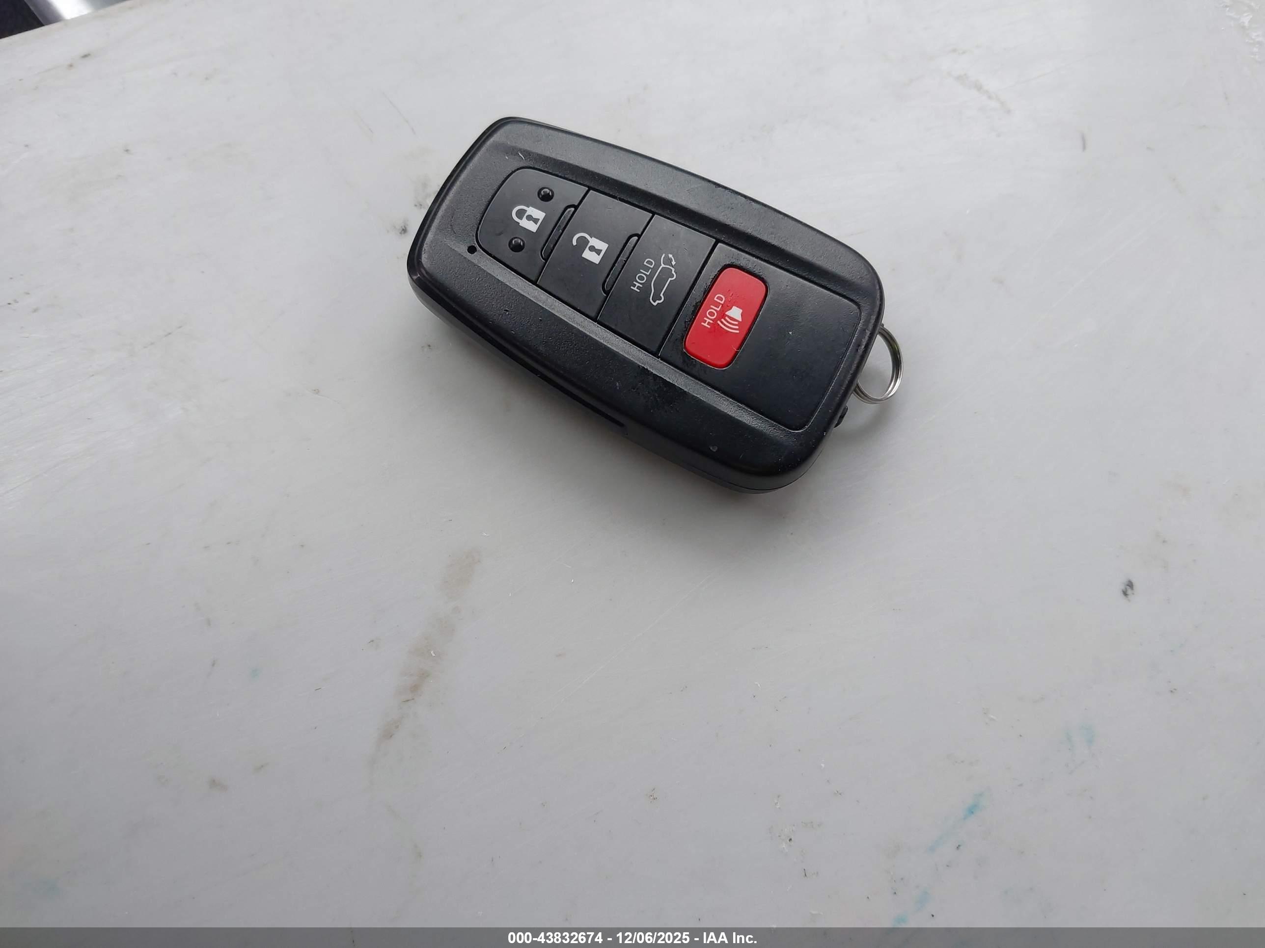 TOYOTA RAV4 image 11