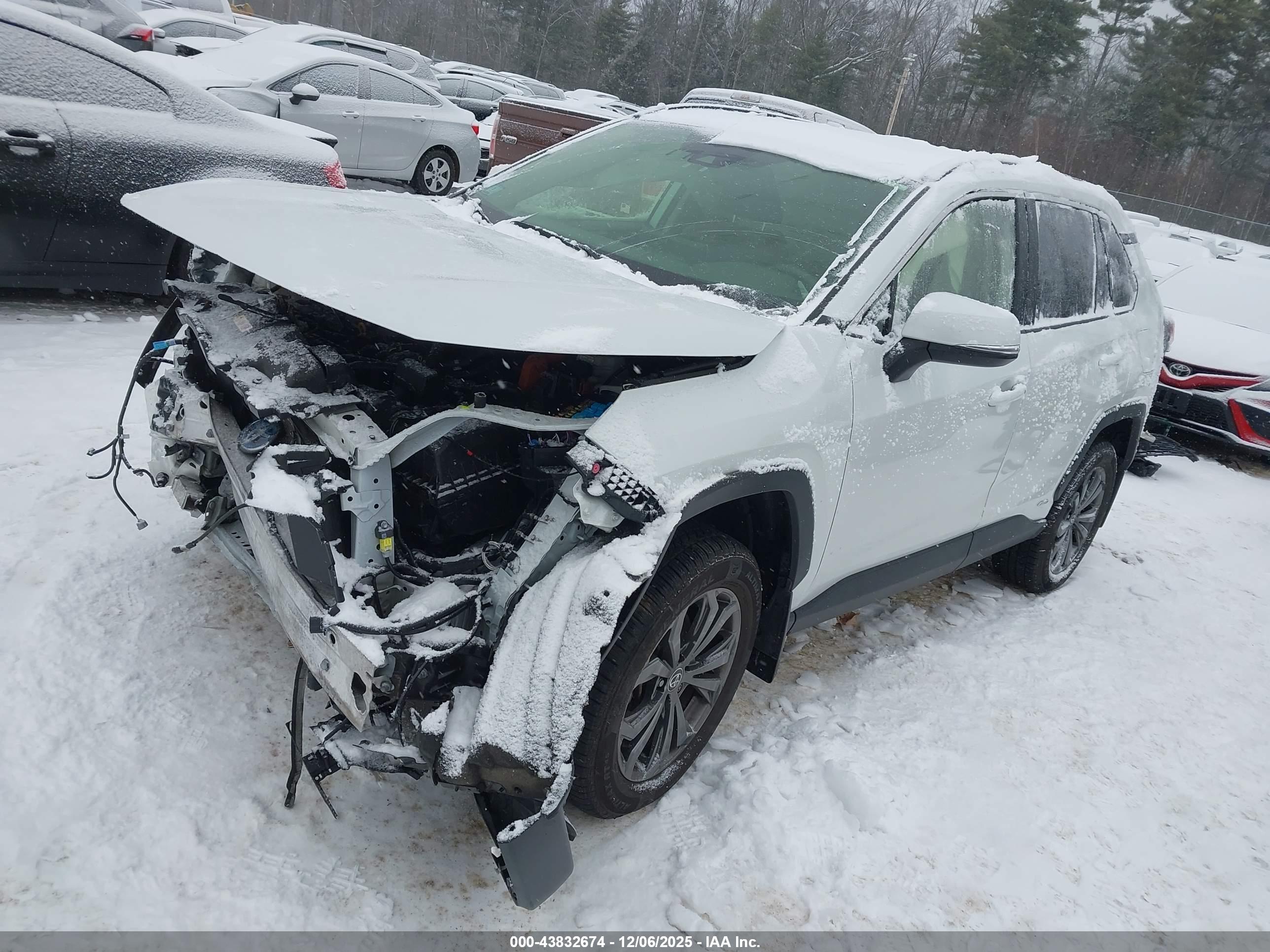 TOYOTA RAV4 image 2