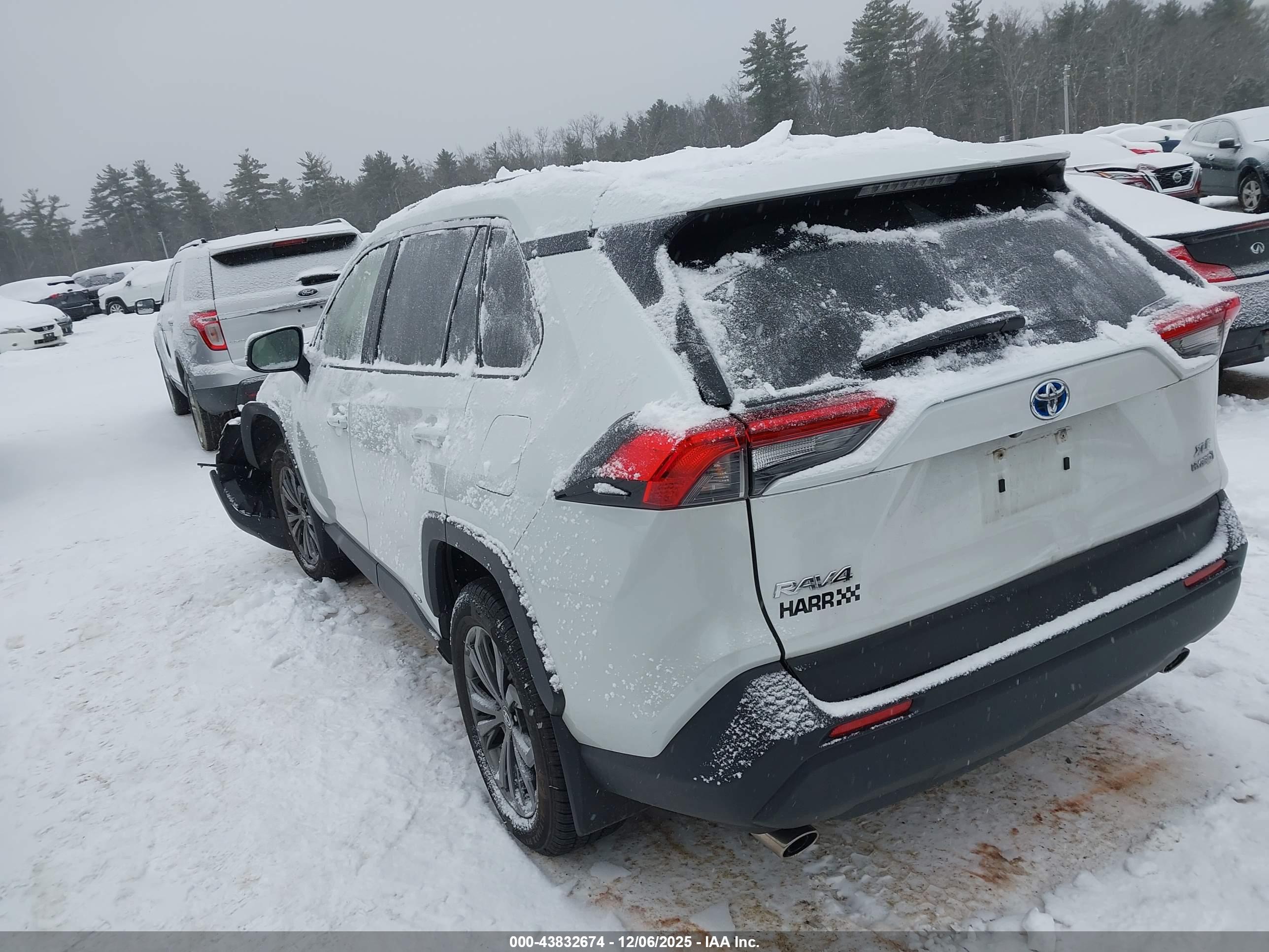 TOYOTA RAV4 image 3