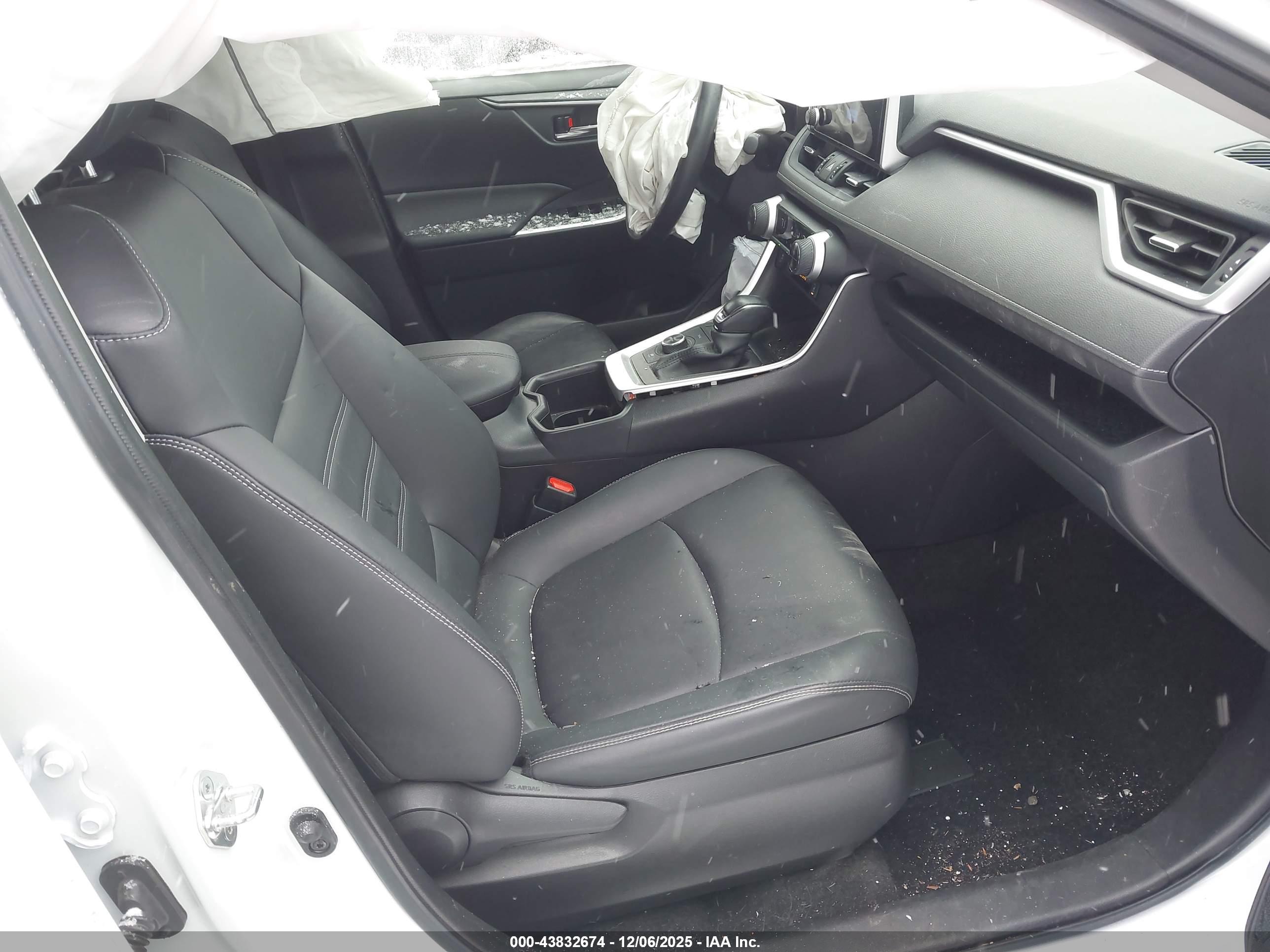 TOYOTA RAV4 image 5