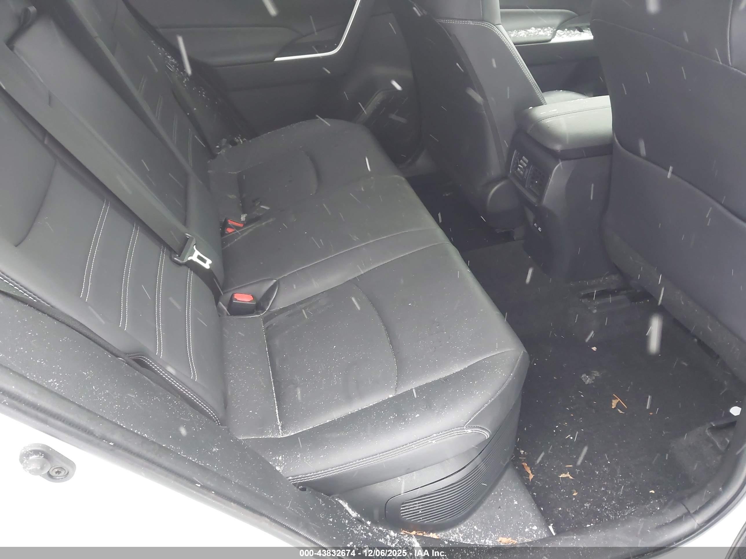 TOYOTA RAV4 image 8