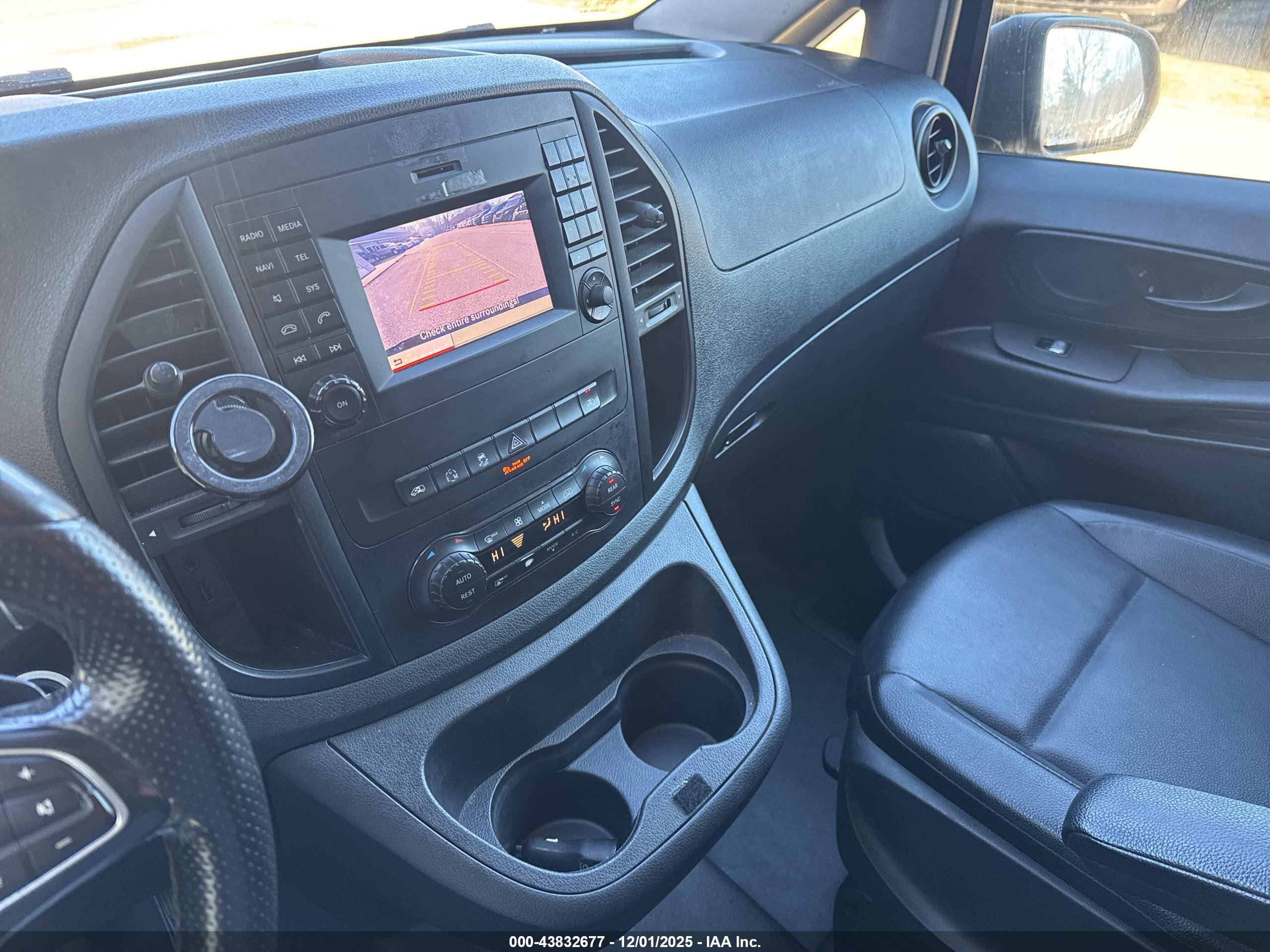 MERCEDES-BENZ METRIS image 6