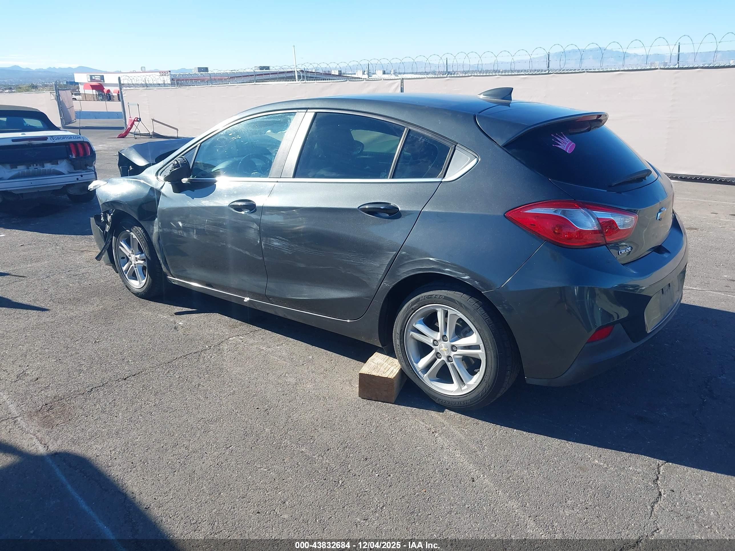CHEVROLET CRUZE image 3