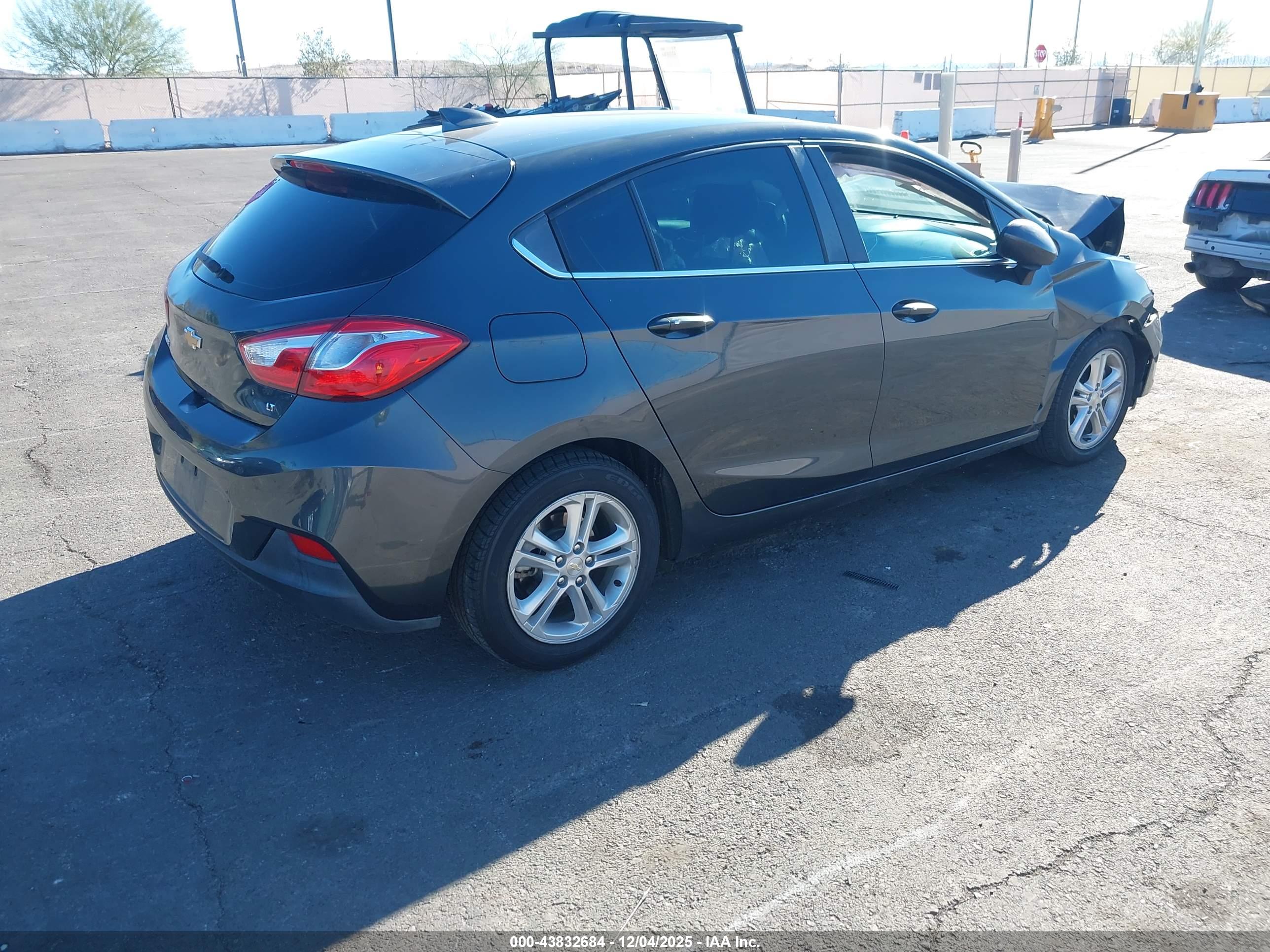 CHEVROLET CRUZE image 4