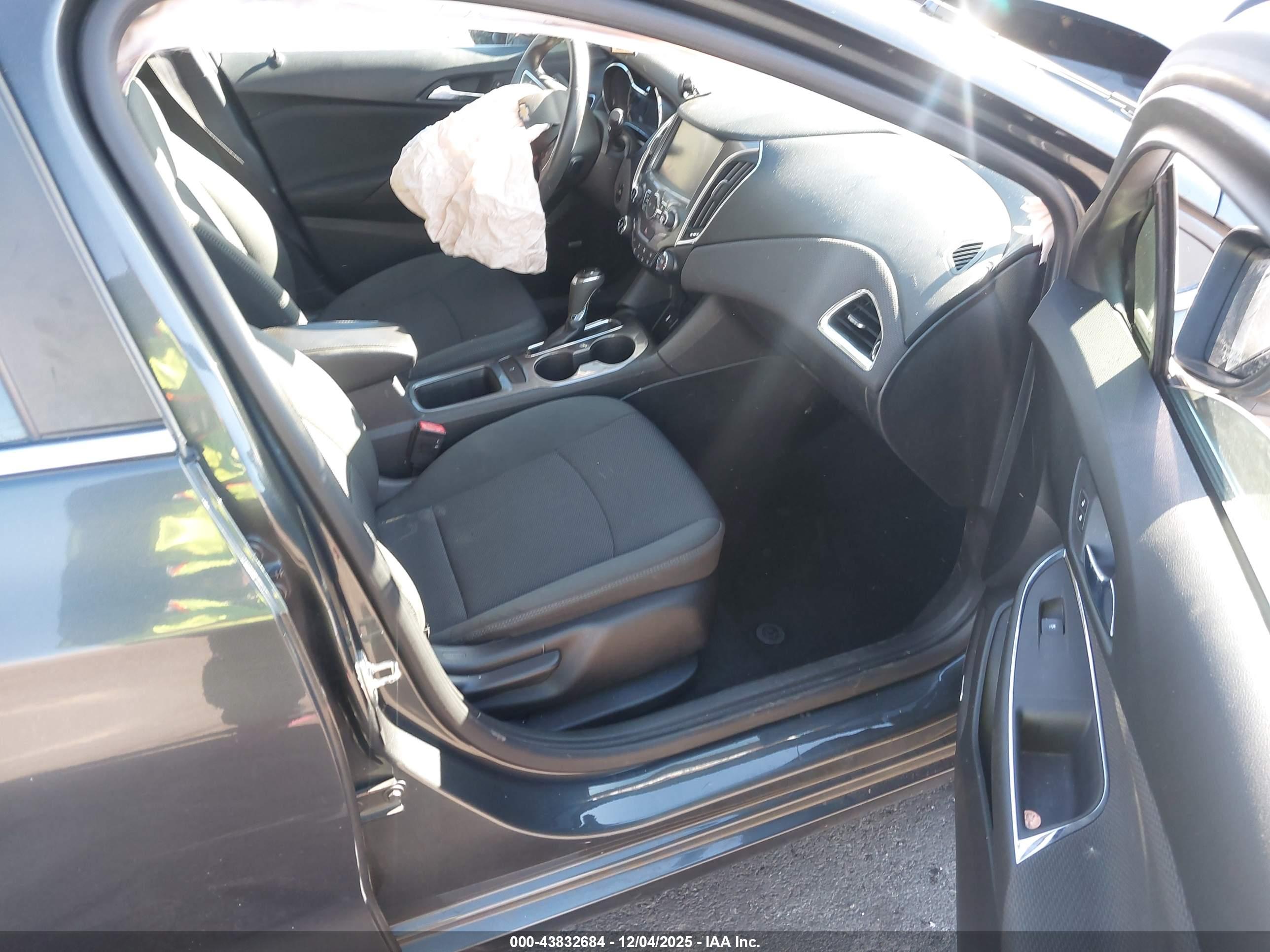CHEVROLET CRUZE image 5