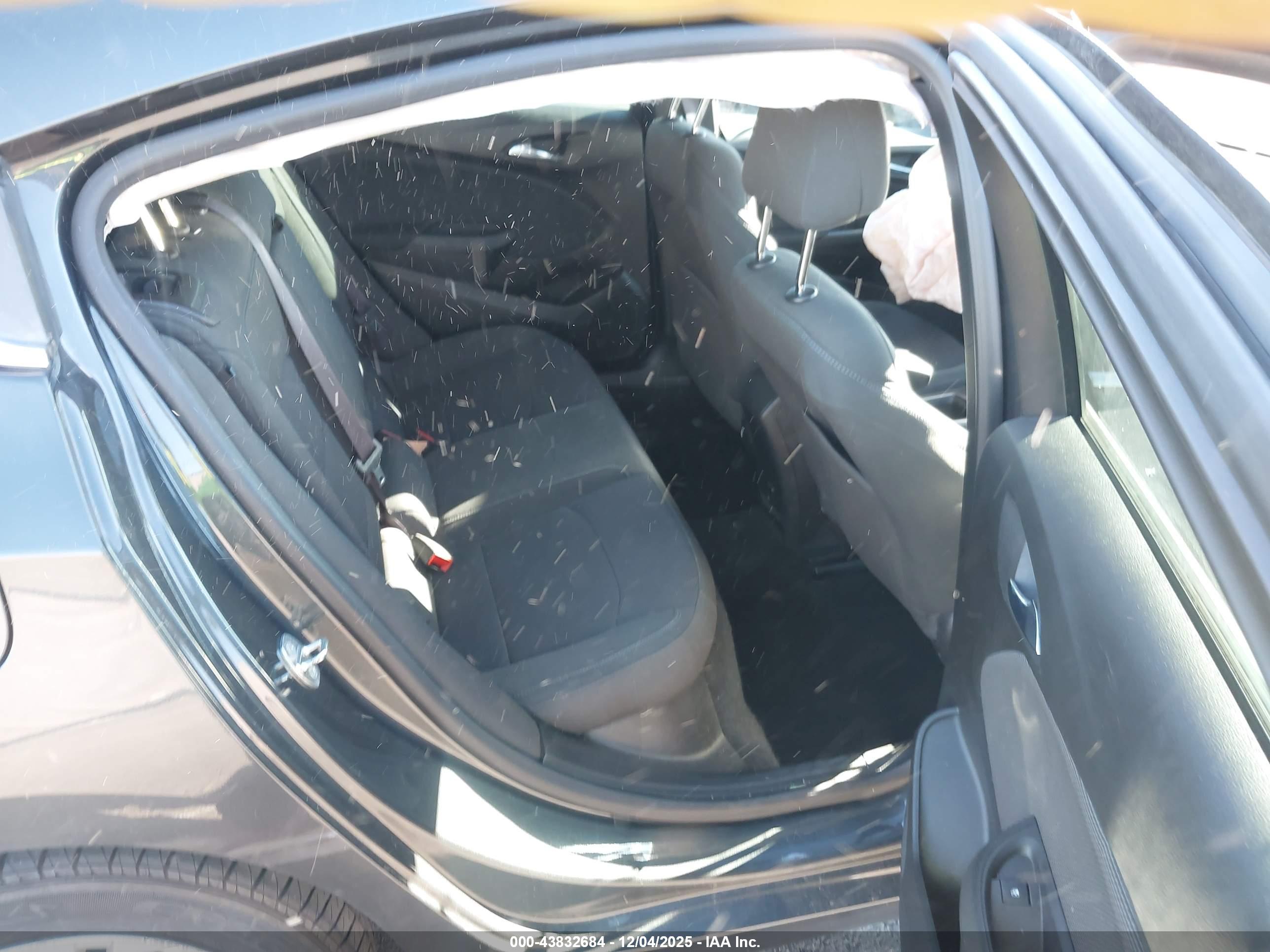 CHEVROLET CRUZE image 8