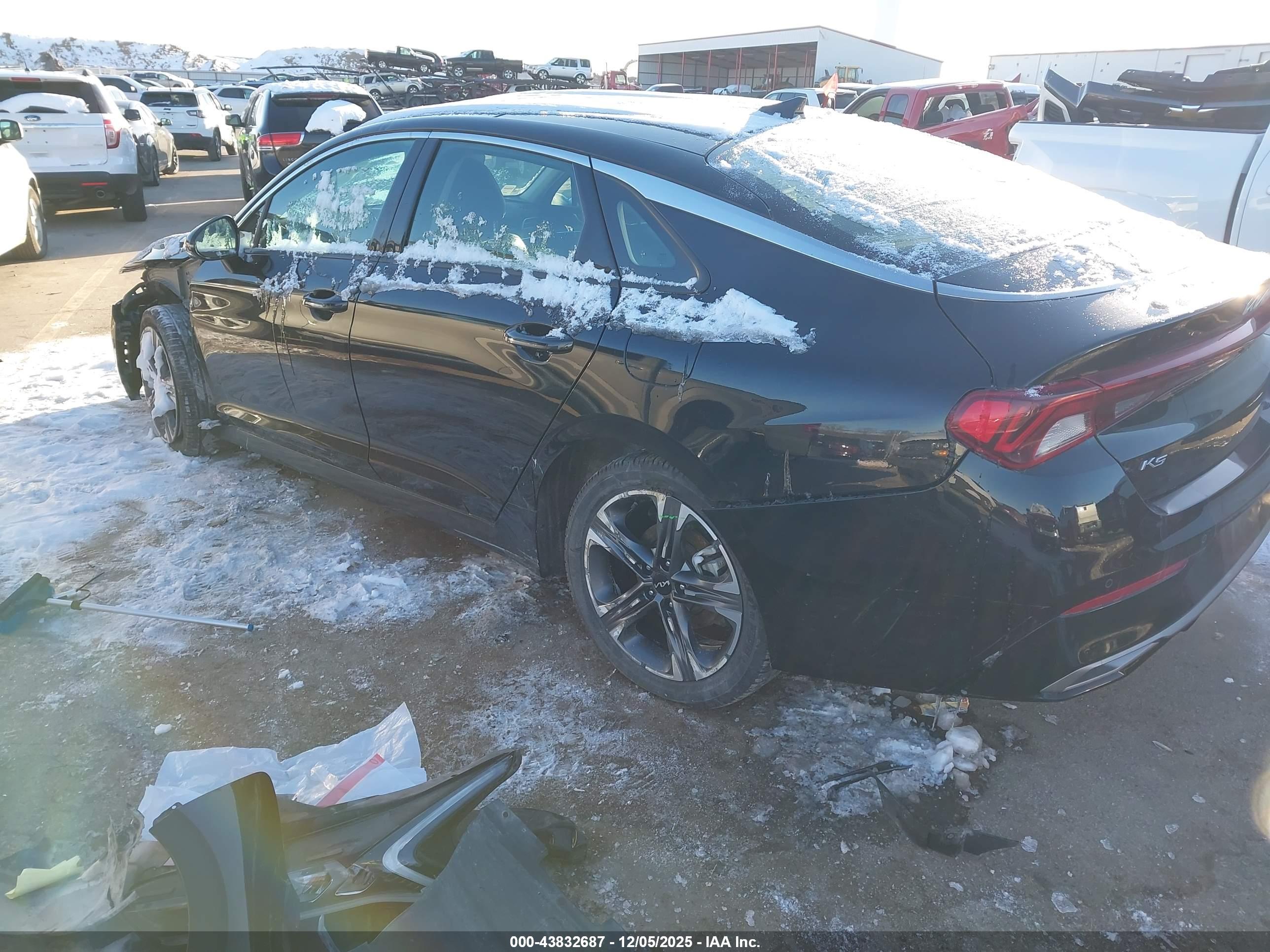 KIA K5 image 3