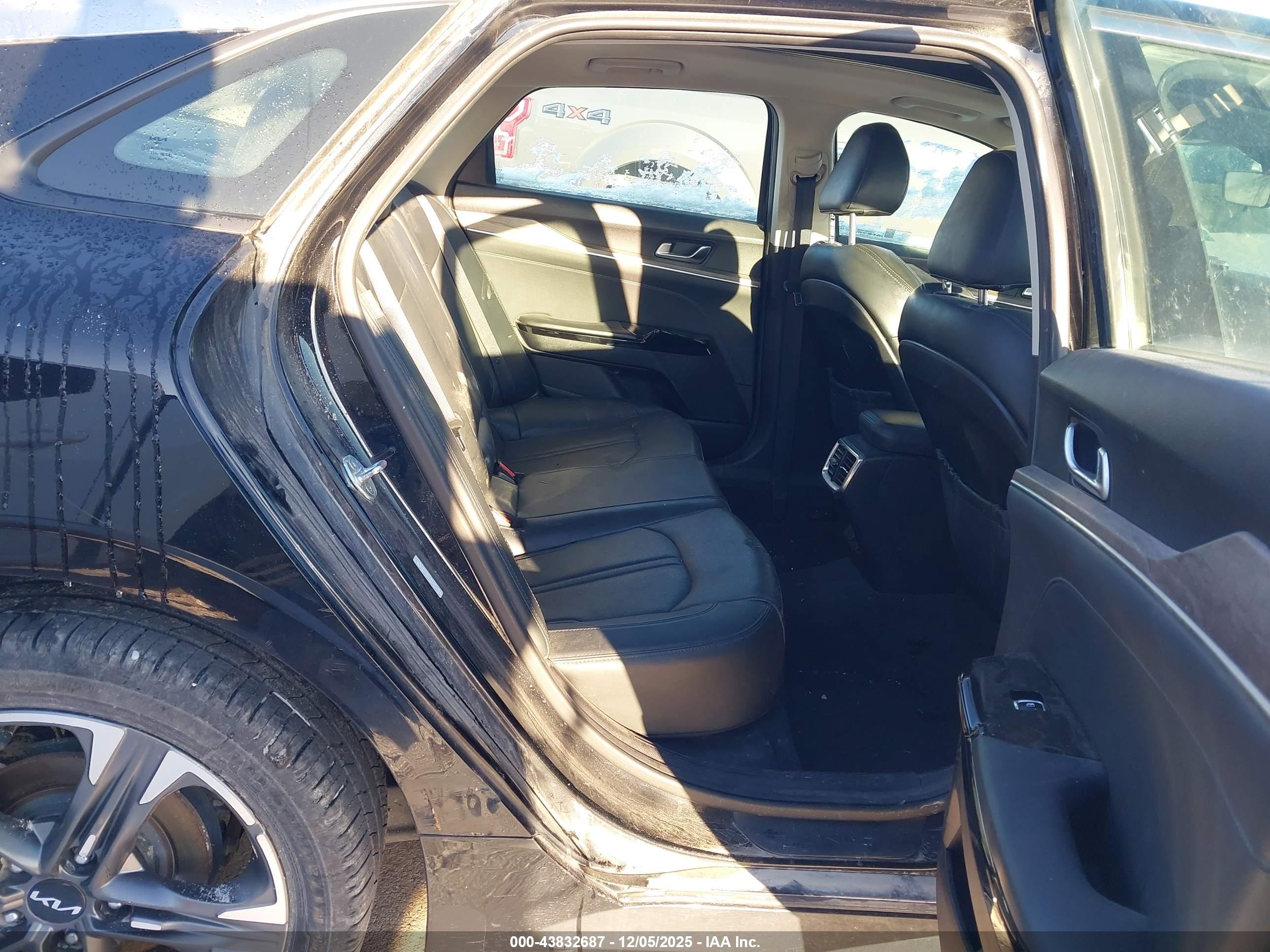 KIA K5 image 8