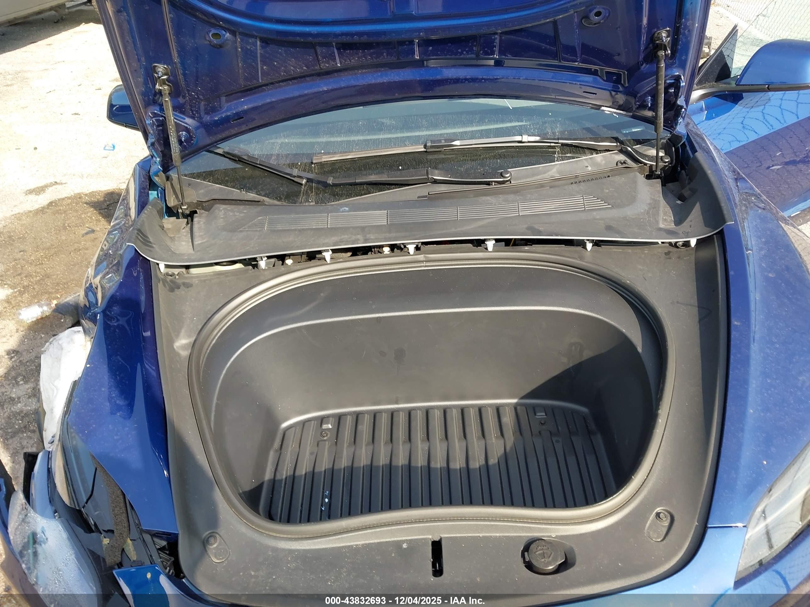 TESLA MODEL image 10