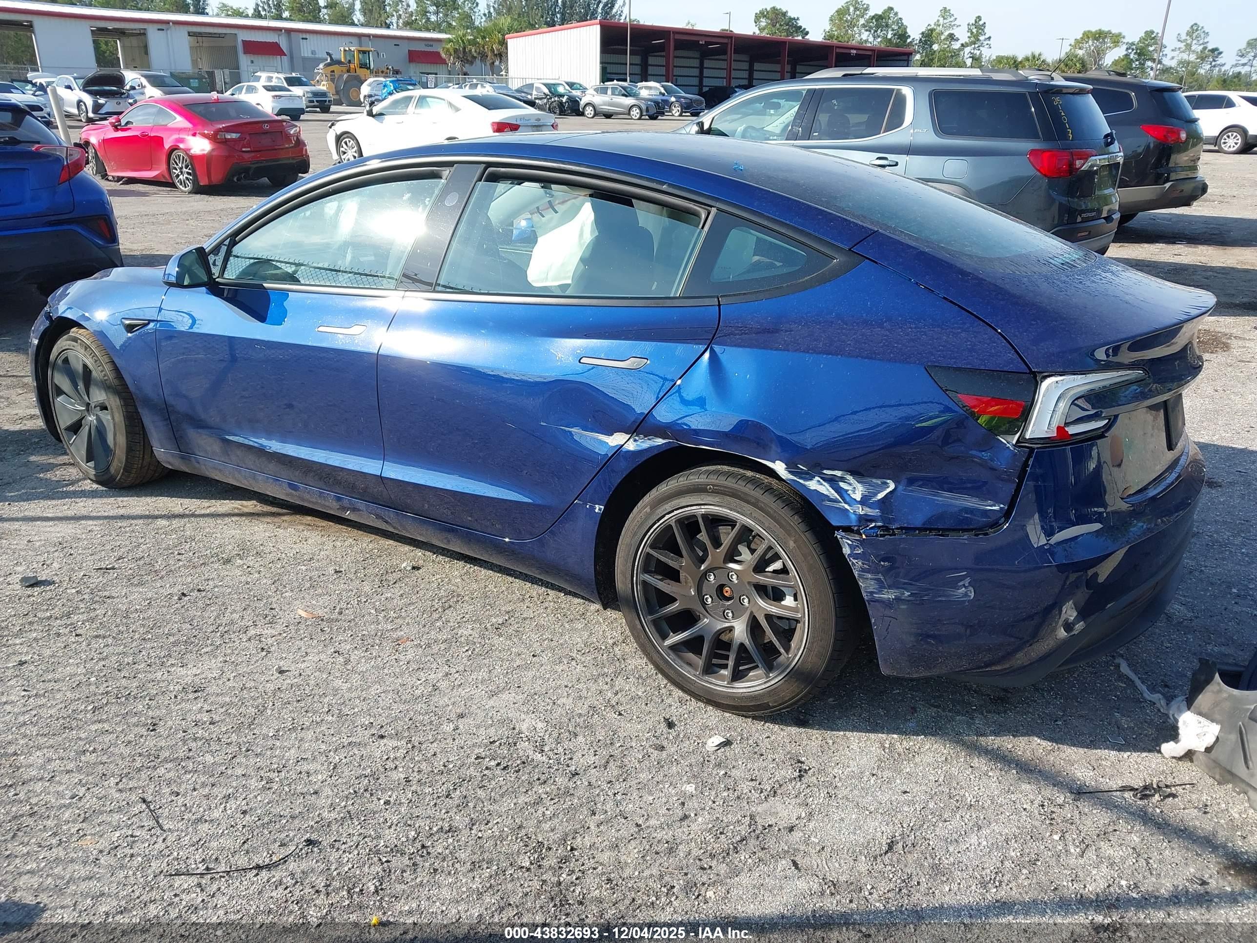 TESLA MODEL image 3