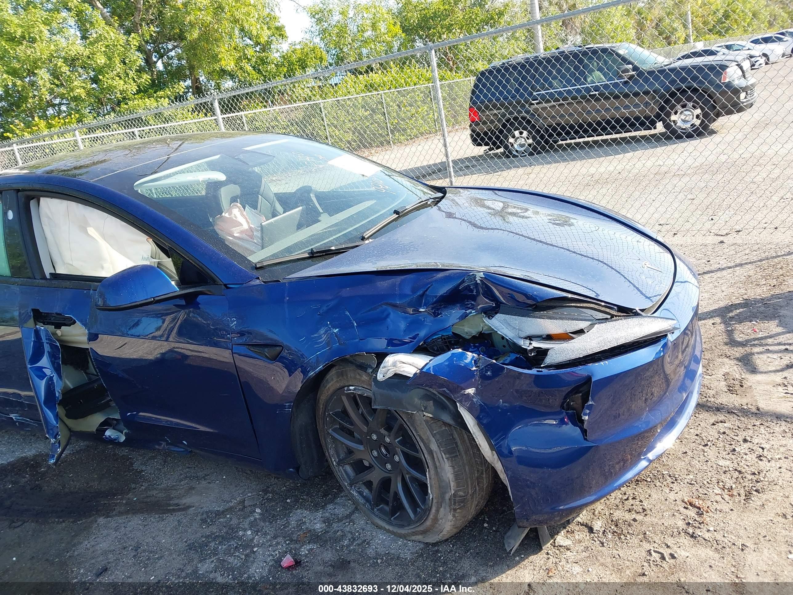TESLA MODEL image 6