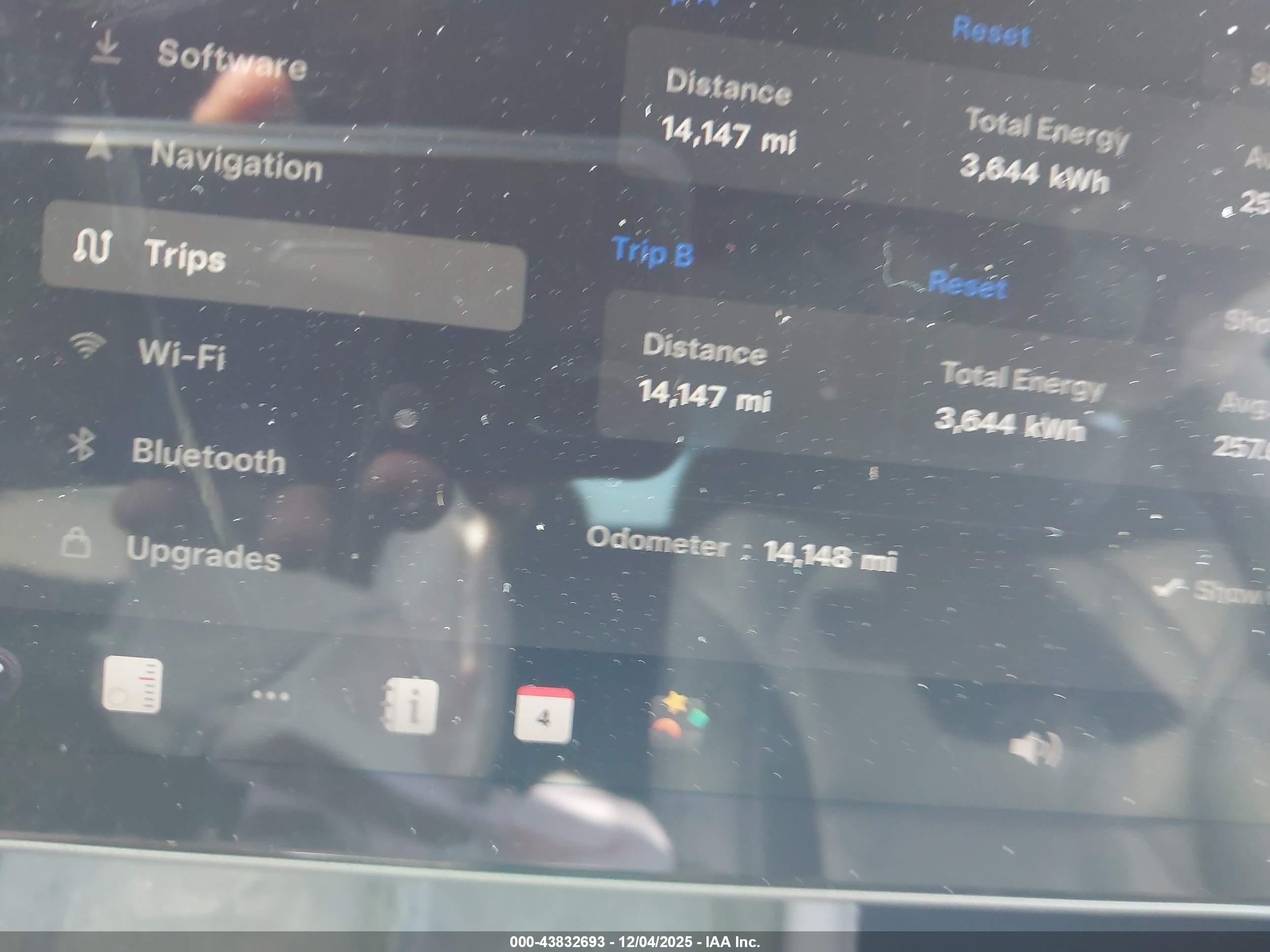TESLA MODEL image 7