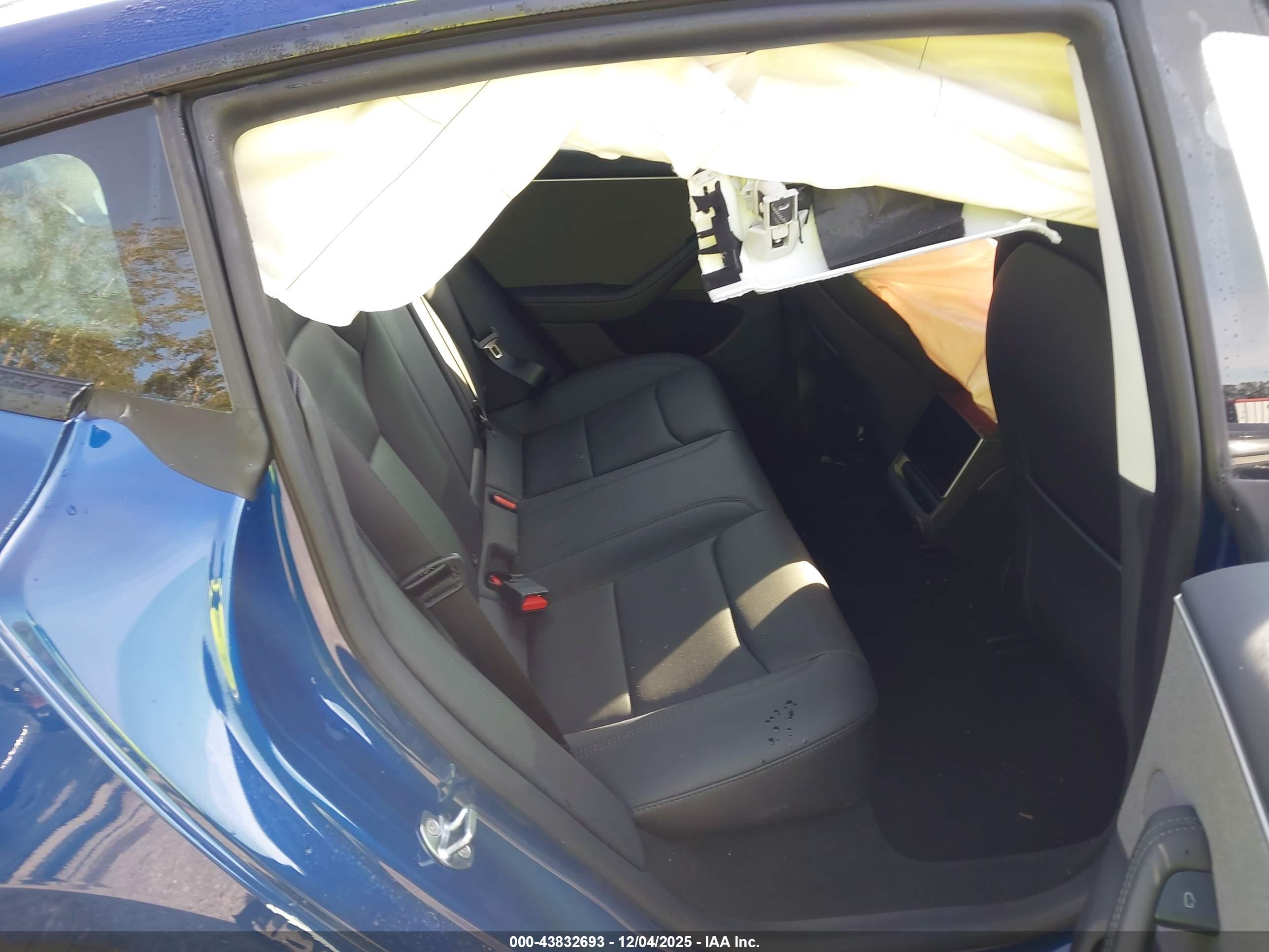 TESLA MODEL image 8