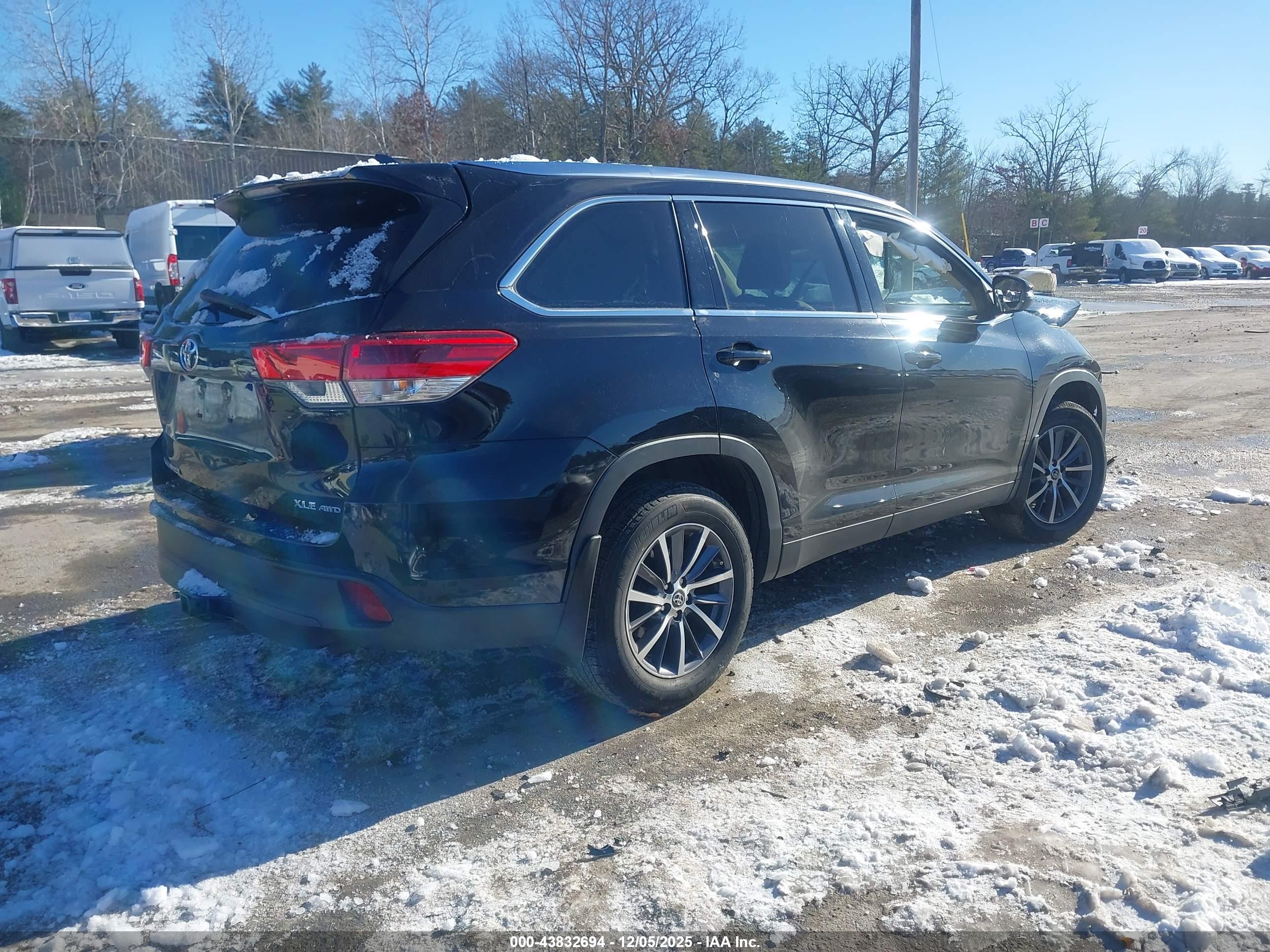 TOYOTA HIGHLANDER image 4