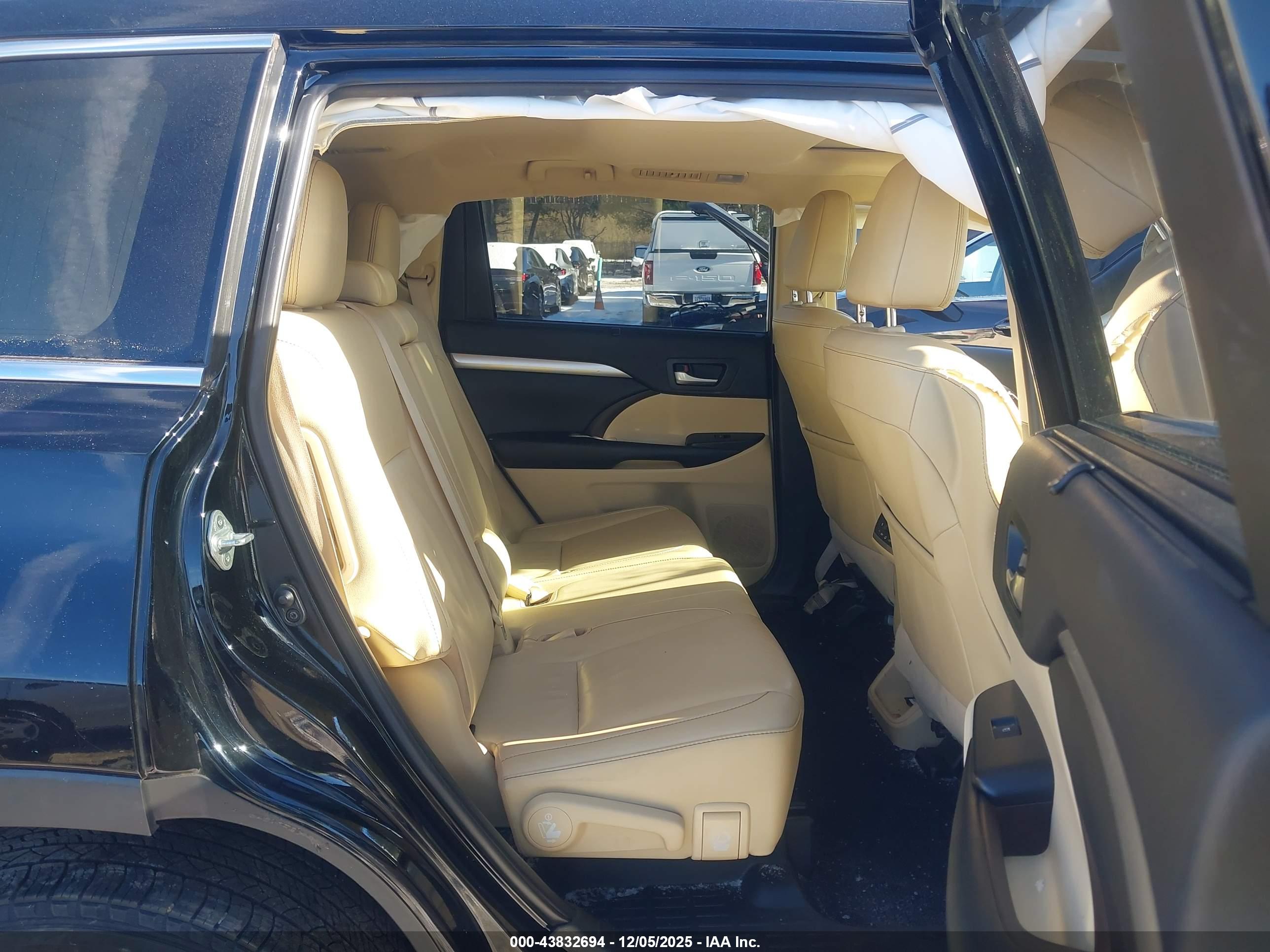 TOYOTA HIGHLANDER image 8
