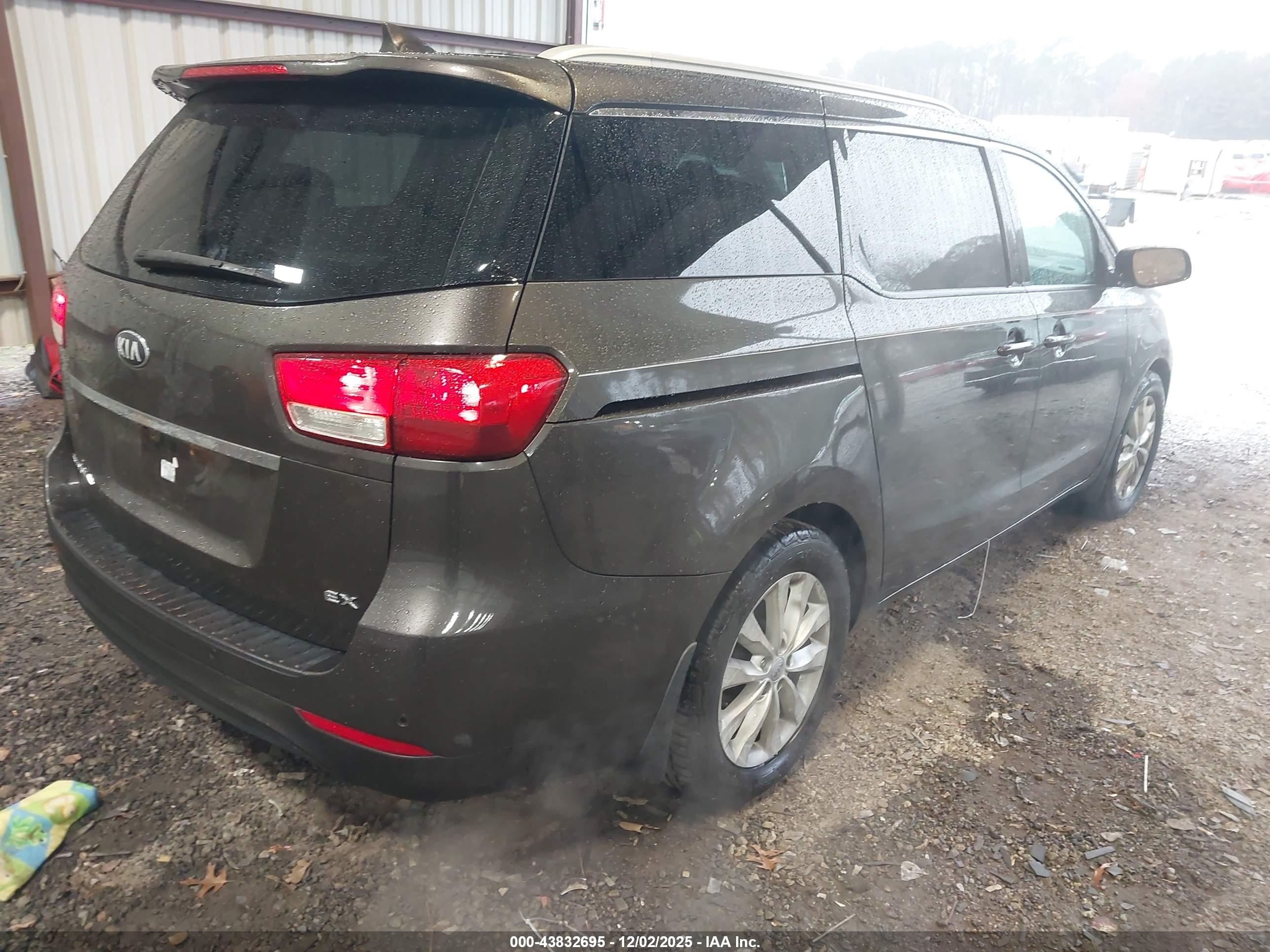 KIA SEDONA image 4