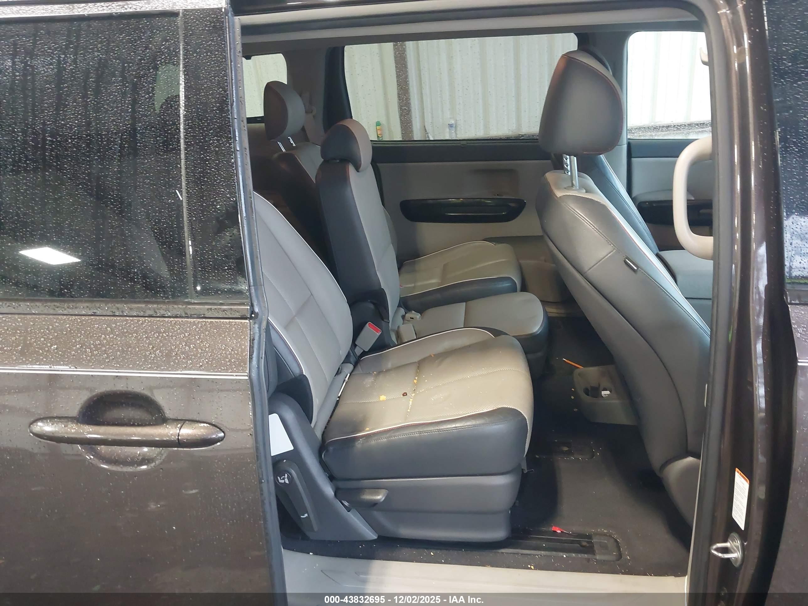 KIA SEDONA image 8