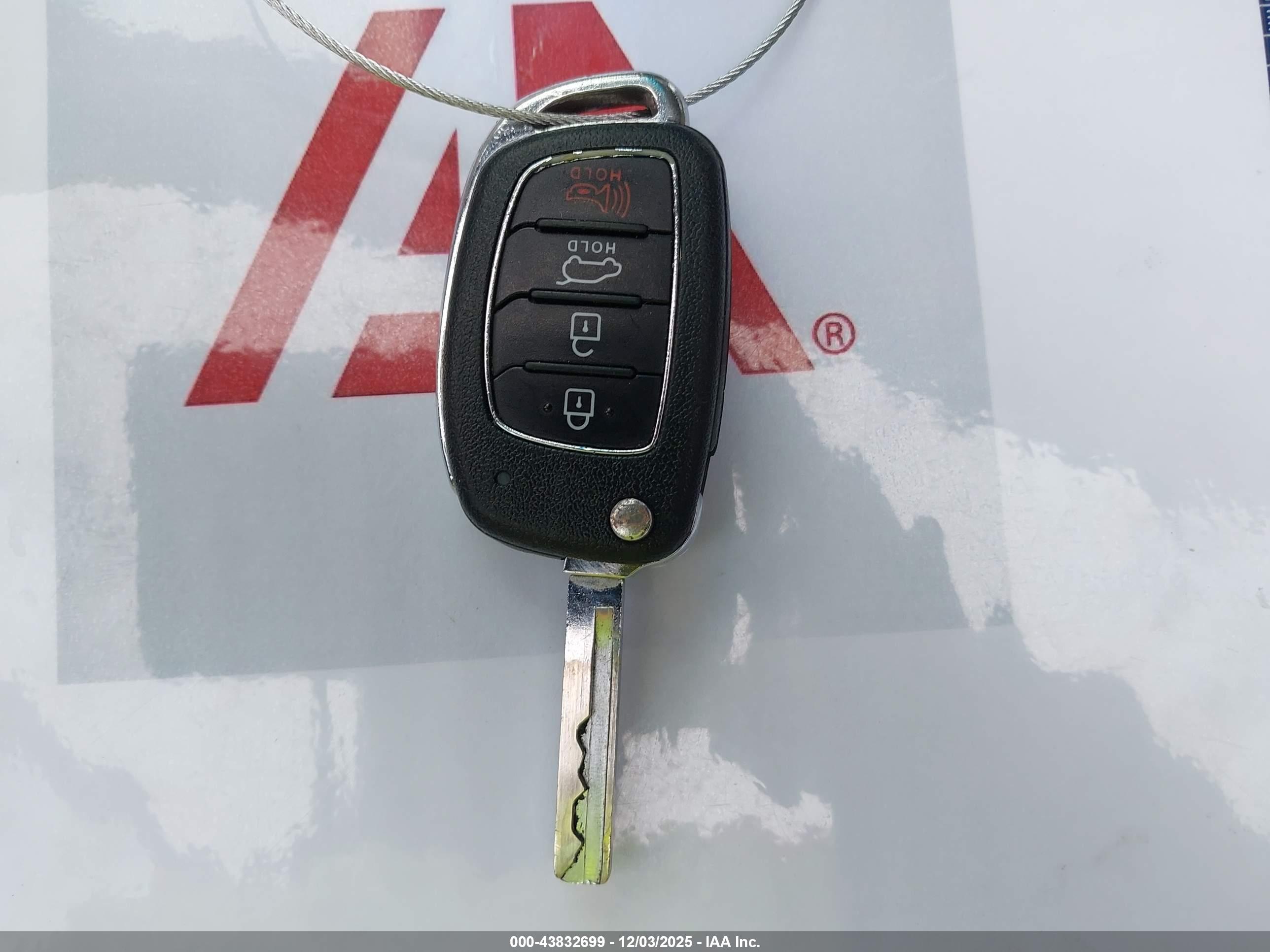 HYUNDAI SANTA image 11