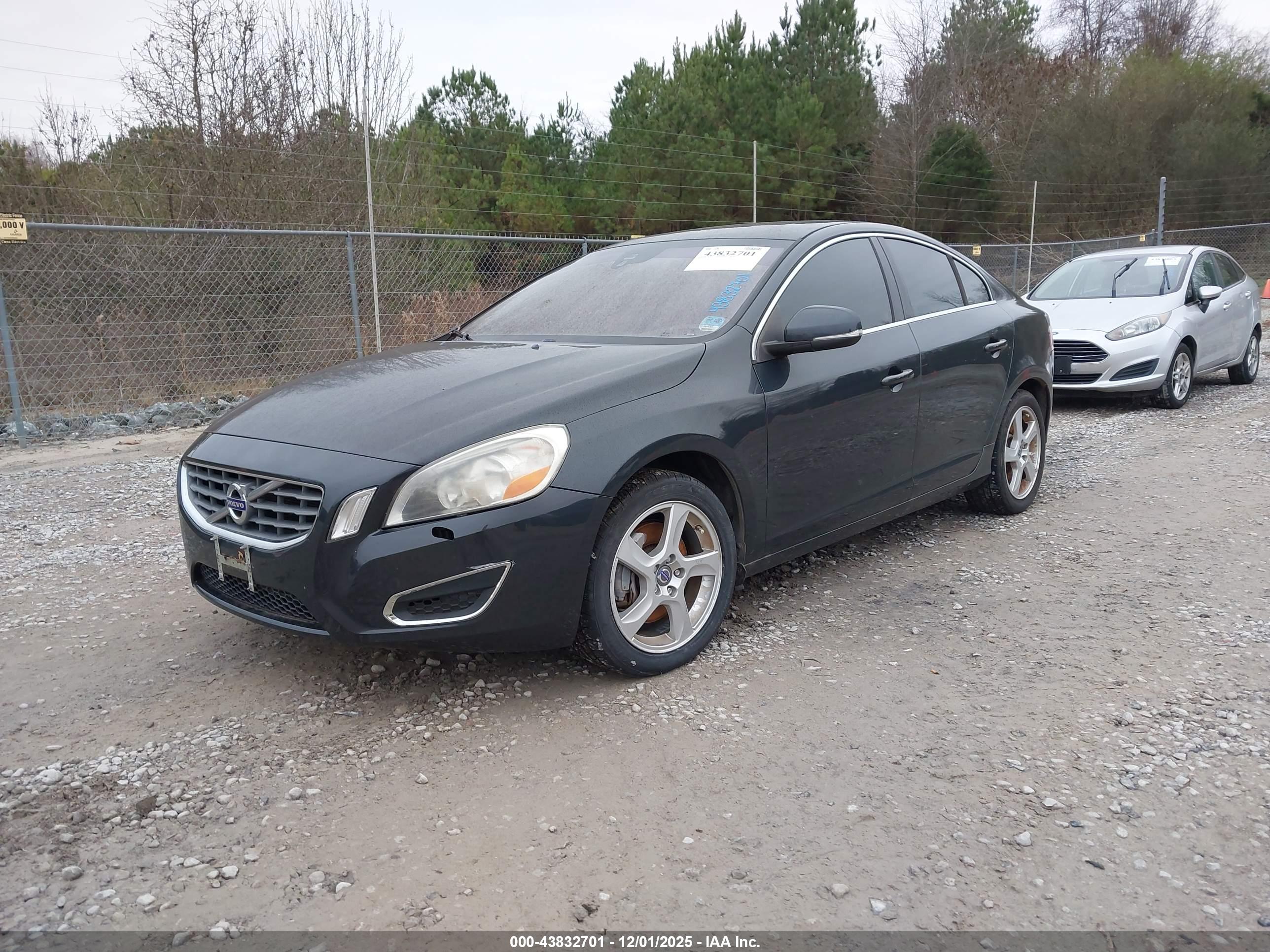 VOLVO S60 image 2