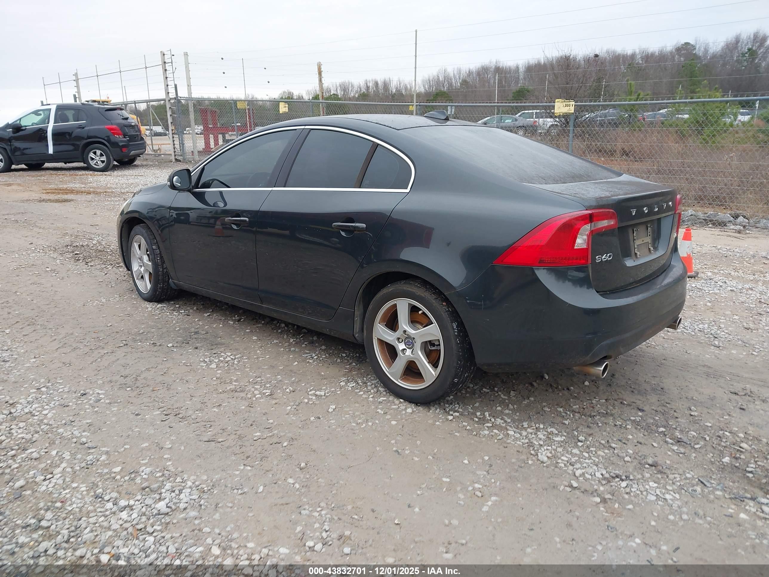 VOLVO S60 image 3