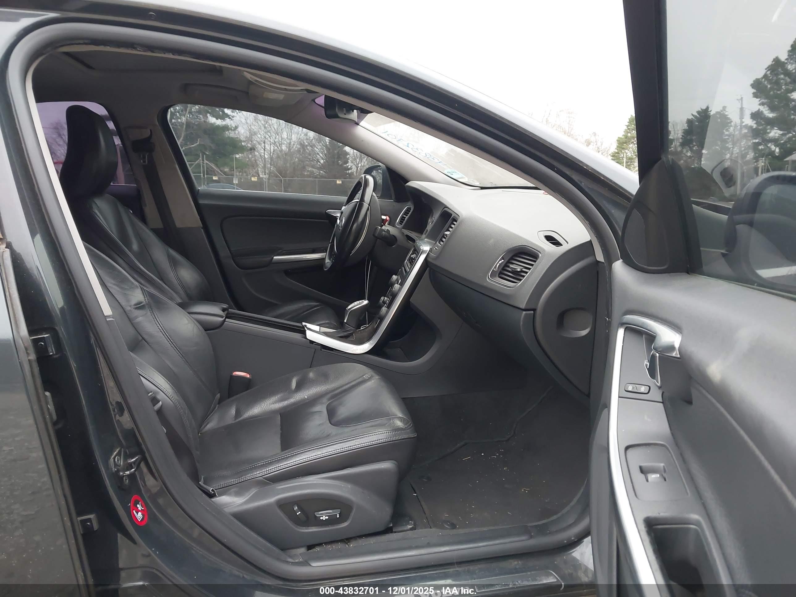 VOLVO S60 image 5