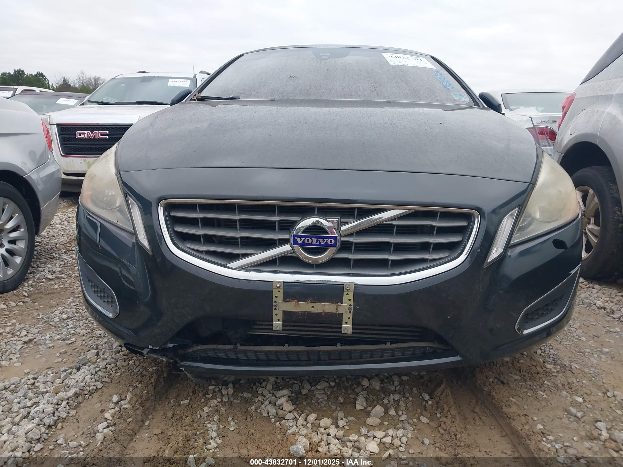 VOLVO S60 image 6