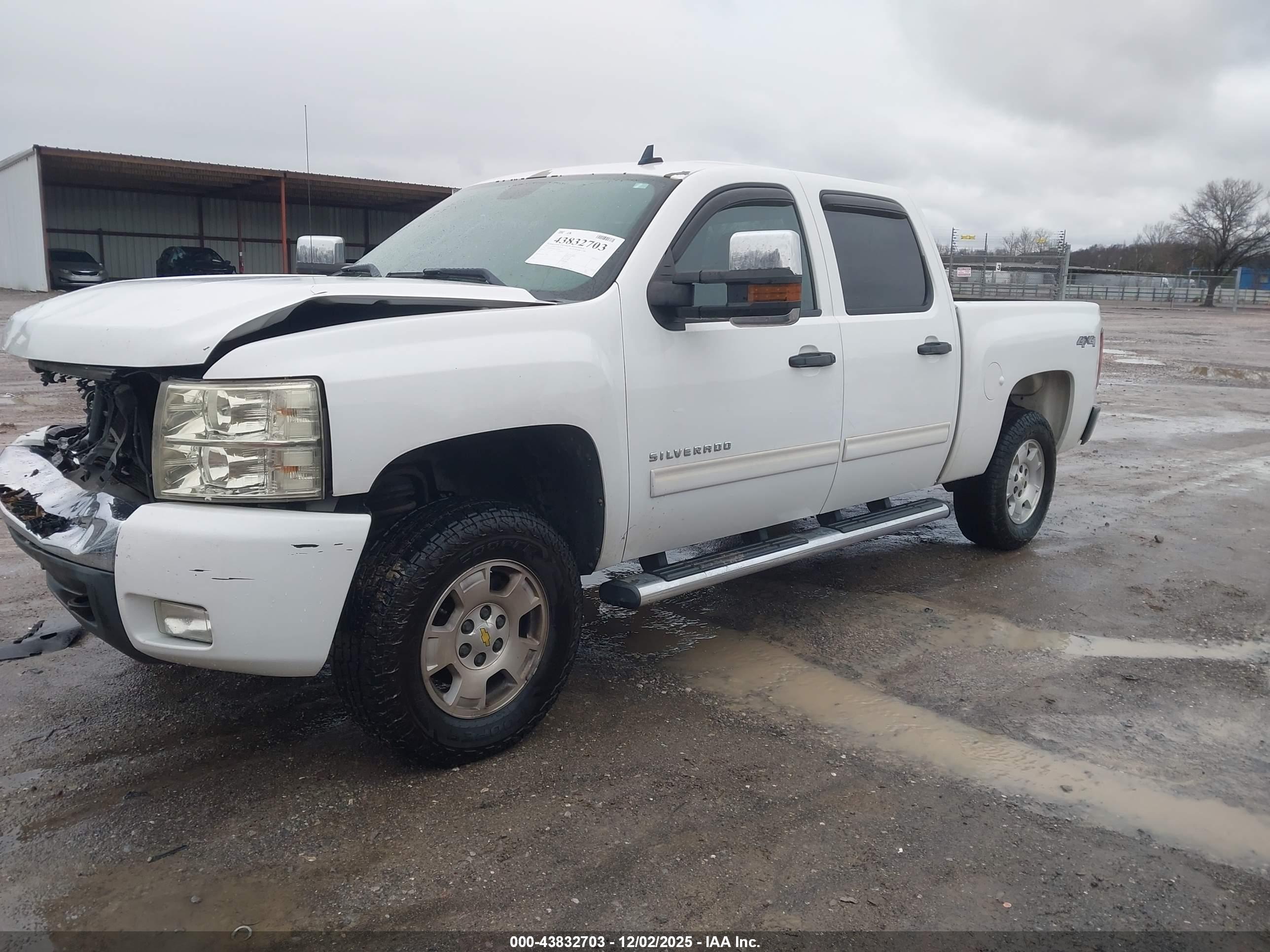 CHEVROLET SILVERADO image 2