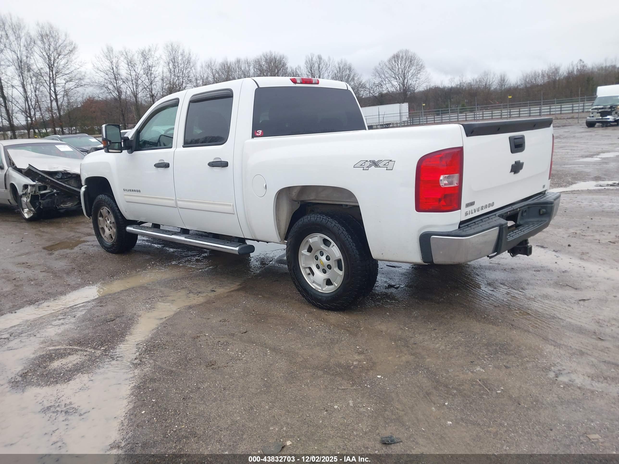 CHEVROLET SILVERADO image 3