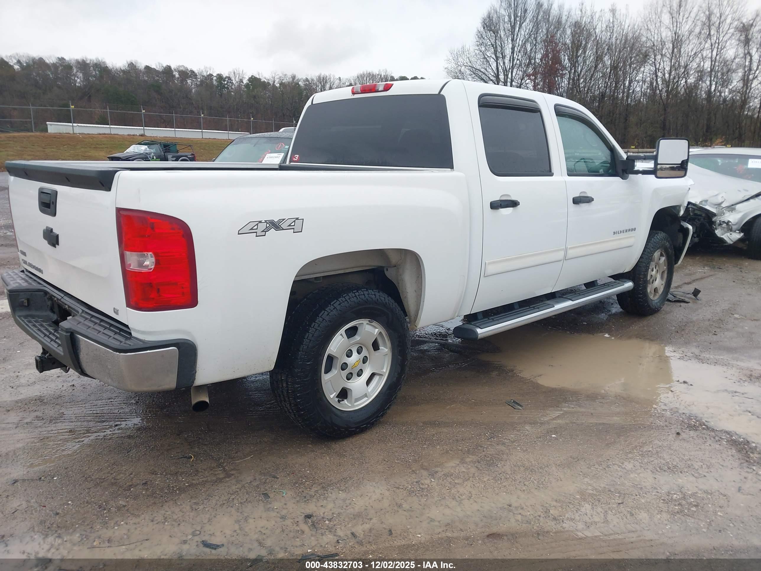 CHEVROLET SILVERADO image 4