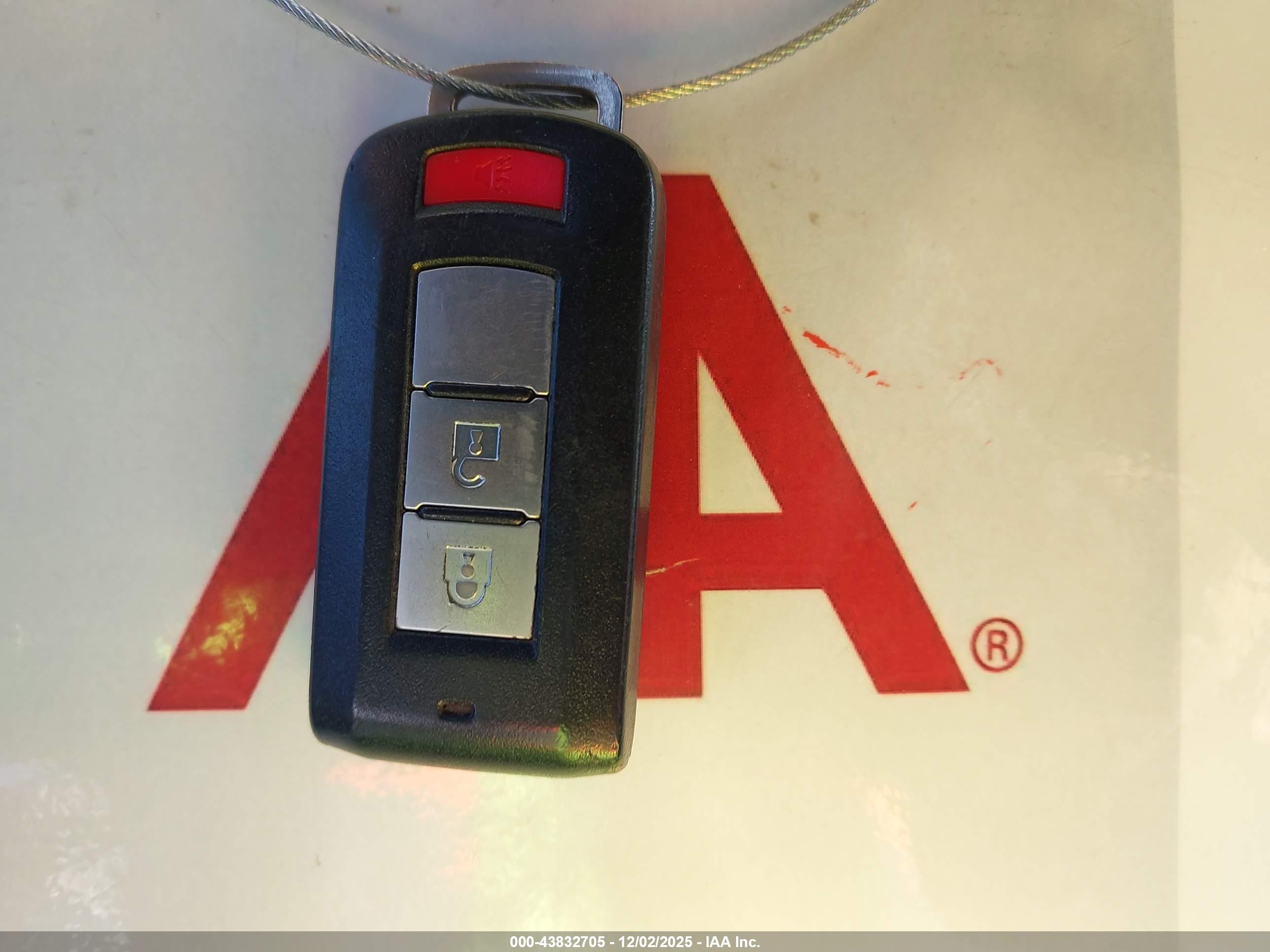 MITSUBISHI OUTLANDER image 11
