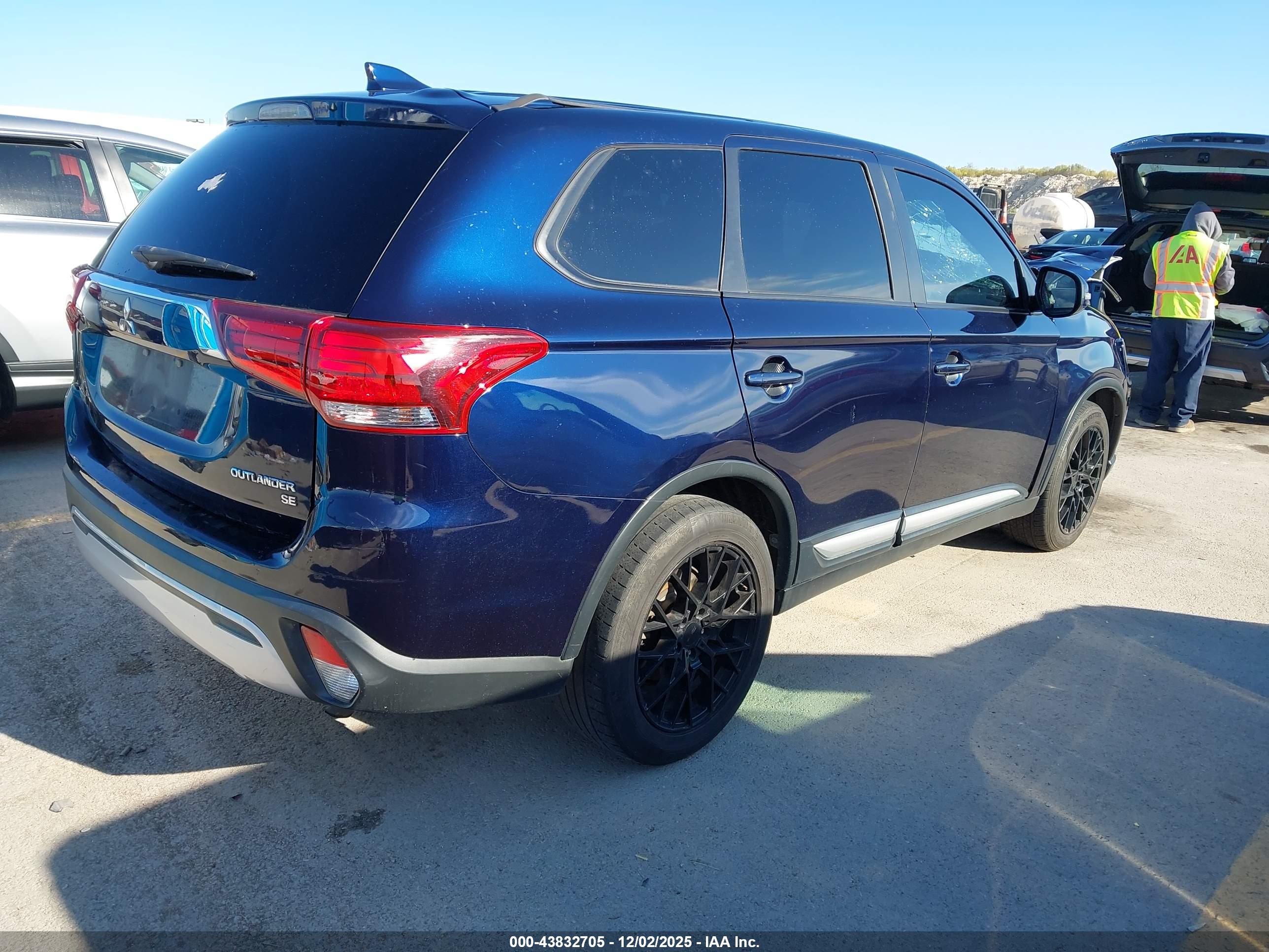 MITSUBISHI OUTLANDER image 4