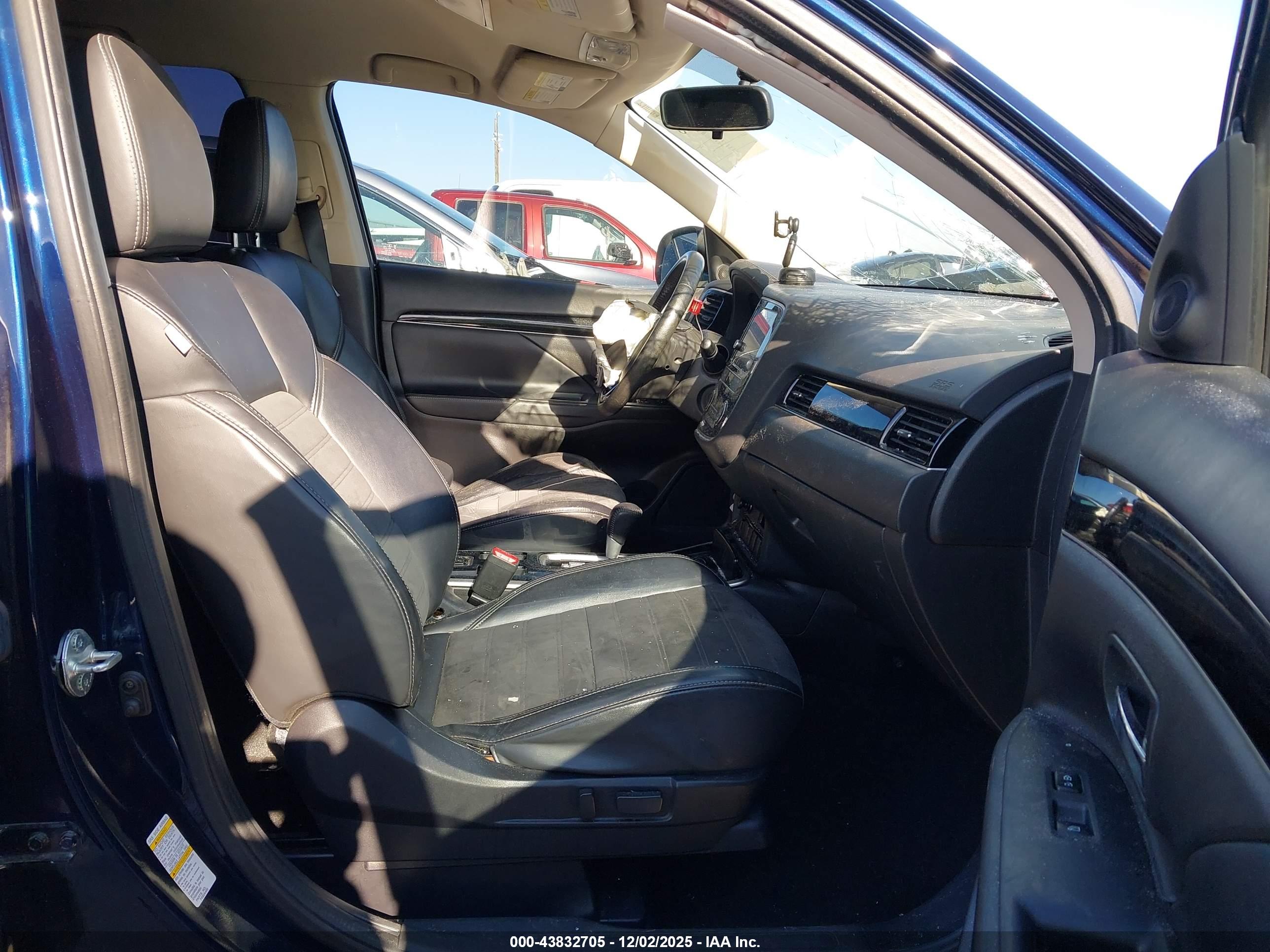 MITSUBISHI OUTLANDER image 5