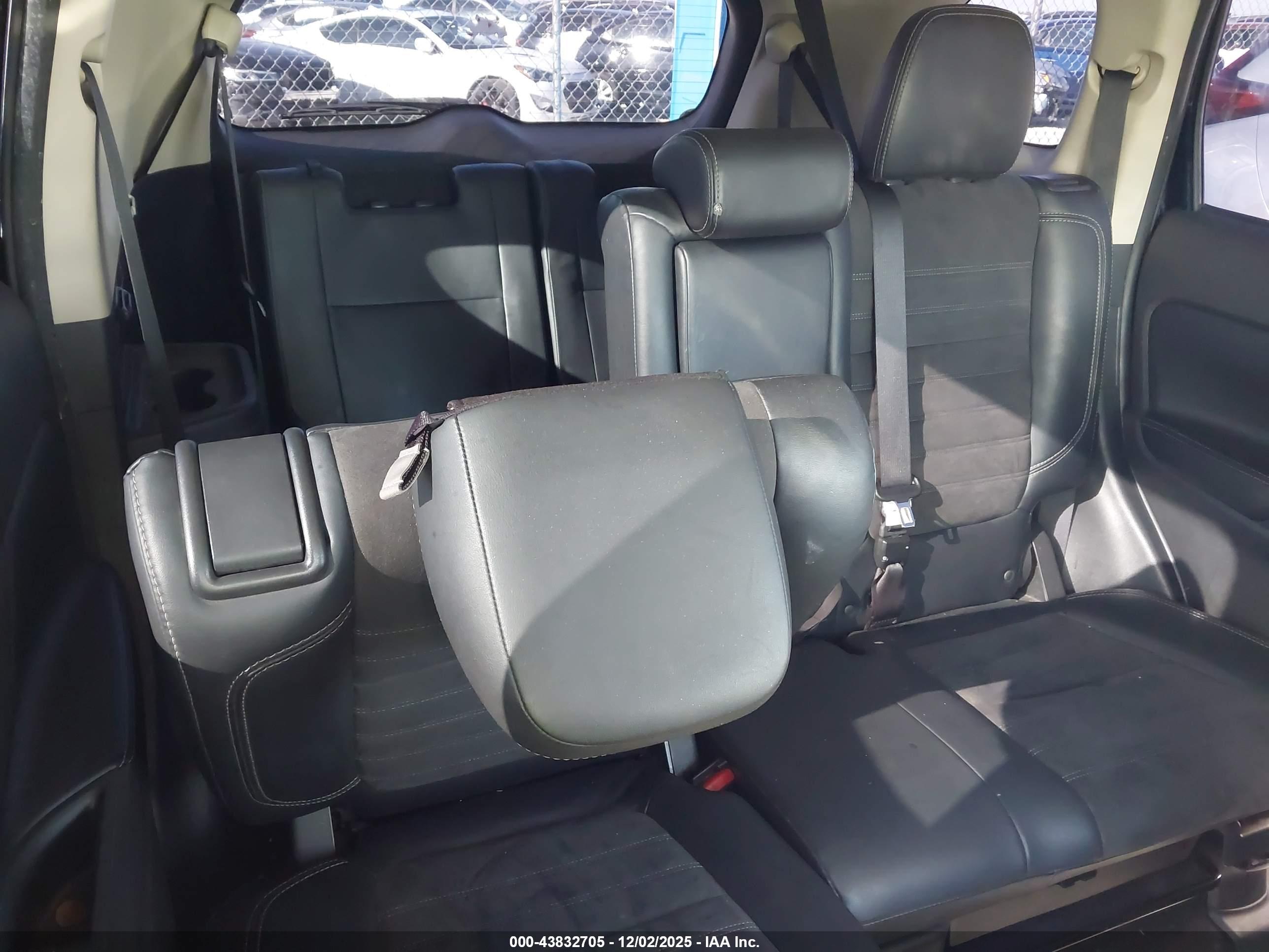 MITSUBISHI OUTLANDER image 8